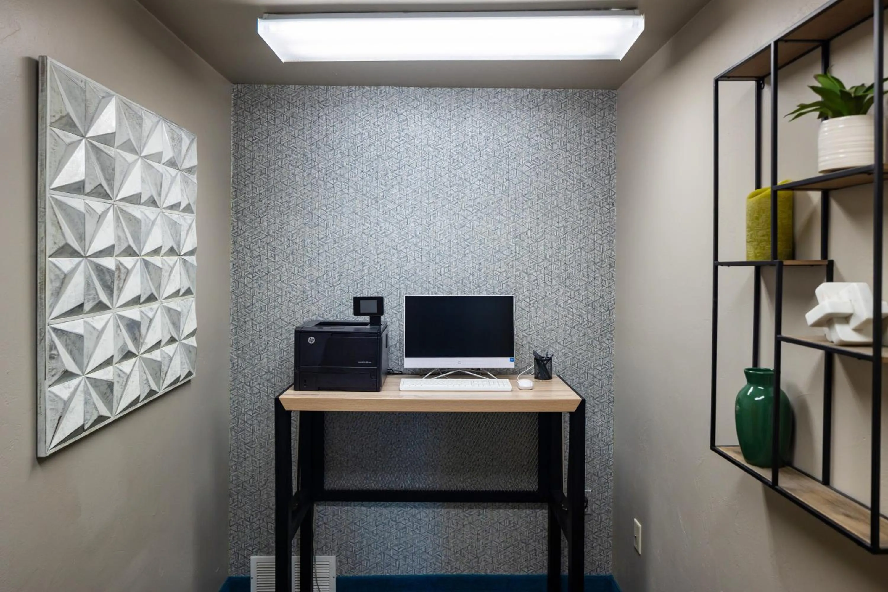 Business facilities in Extended Stay Airport