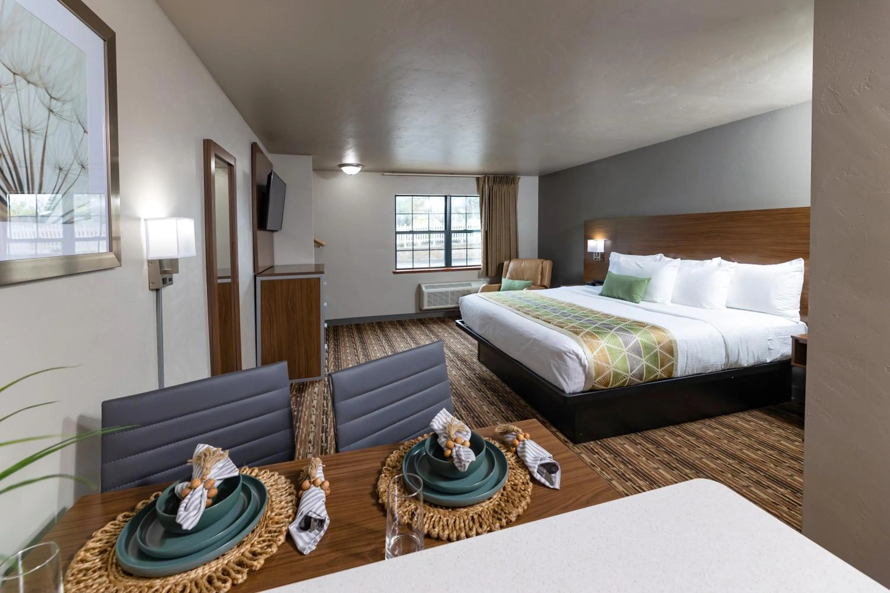 Guests, Bed in Extended Stay Airport