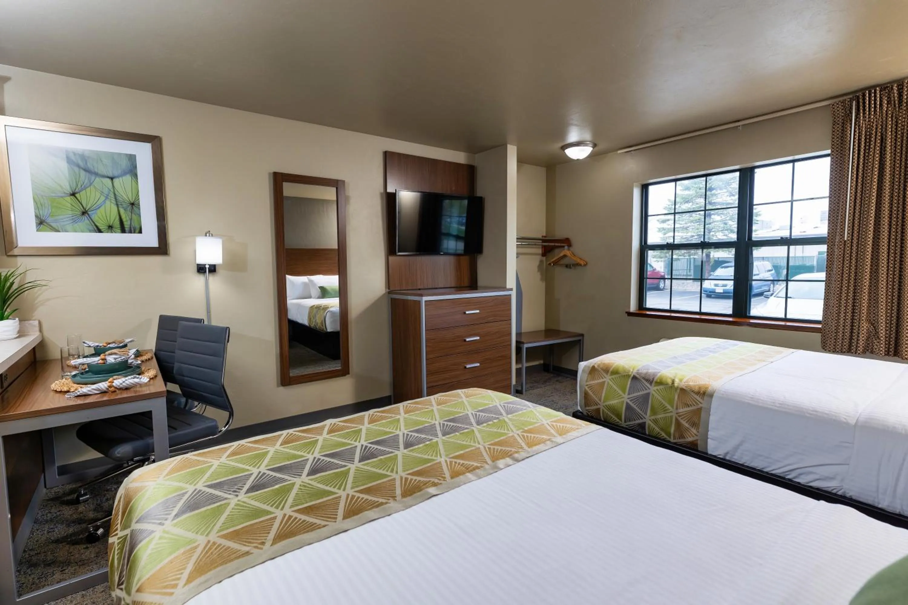 Guests, Bed in Extended Stay Airport