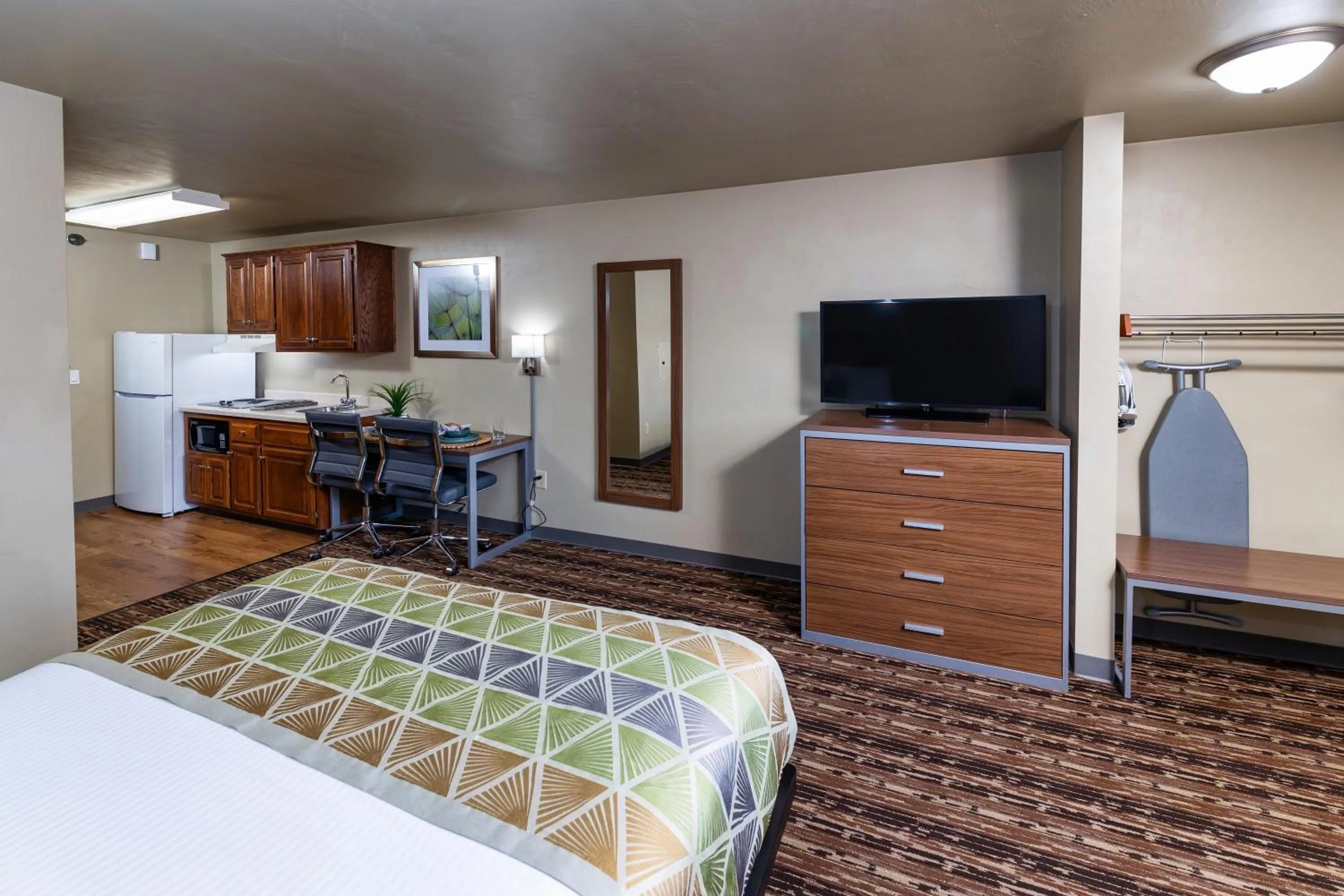 Guests, Bed in Extended Stay Airport