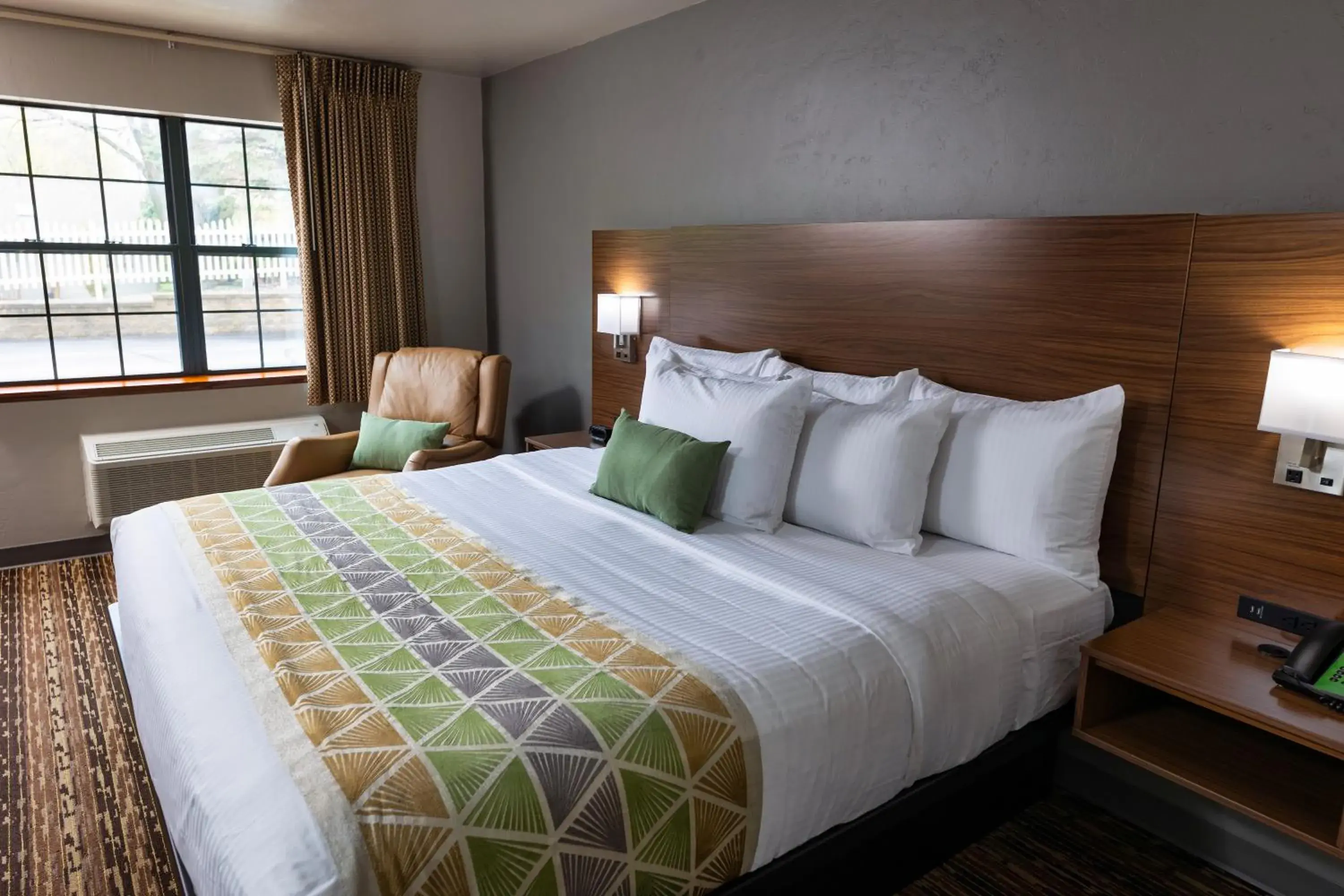 Guests, Bed in Extended Stay Airport Guests, Bed in Extended Stay Airport