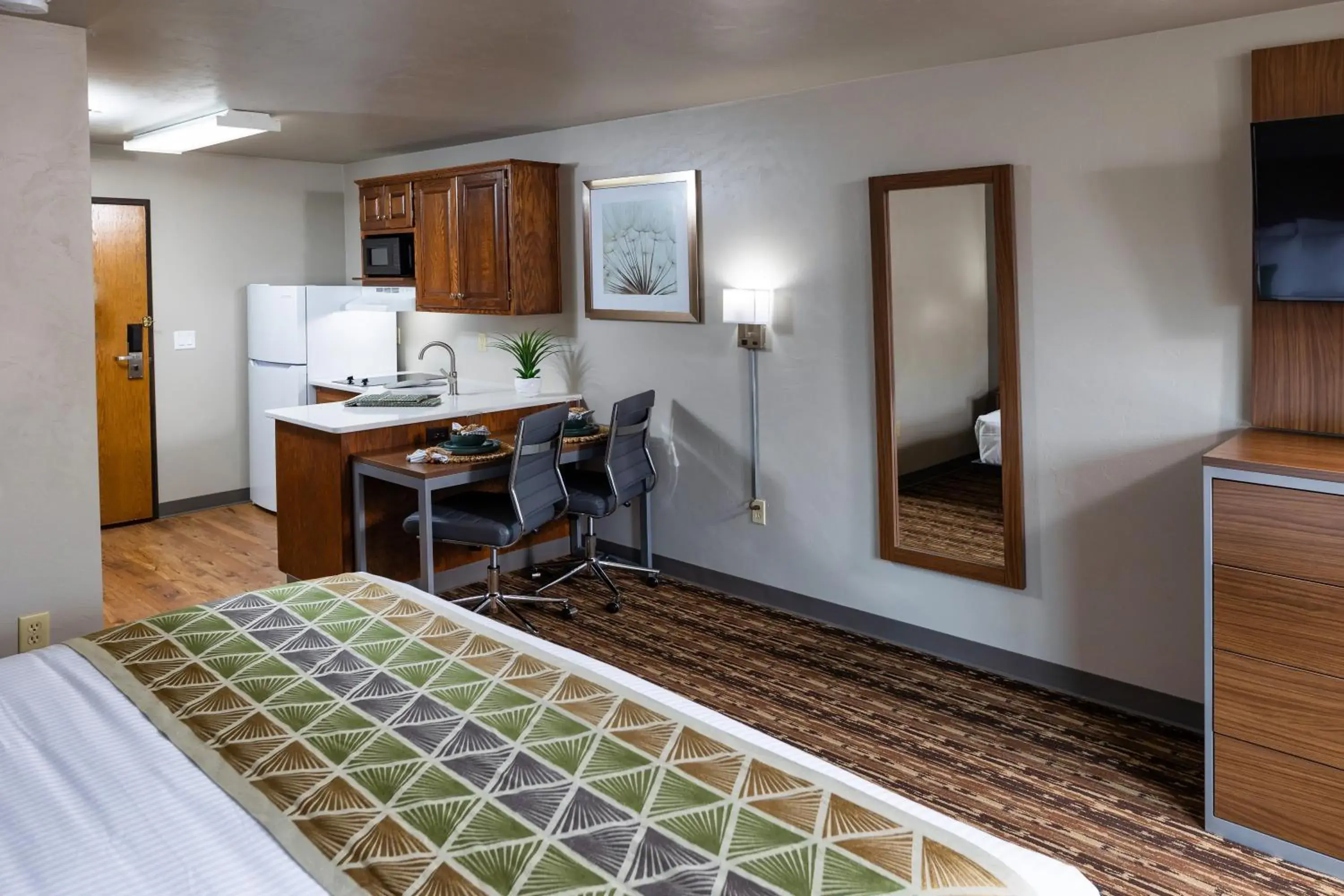 Guests, Bed in Extended Stay Airport Guests, Bed in Extended Stay Airport