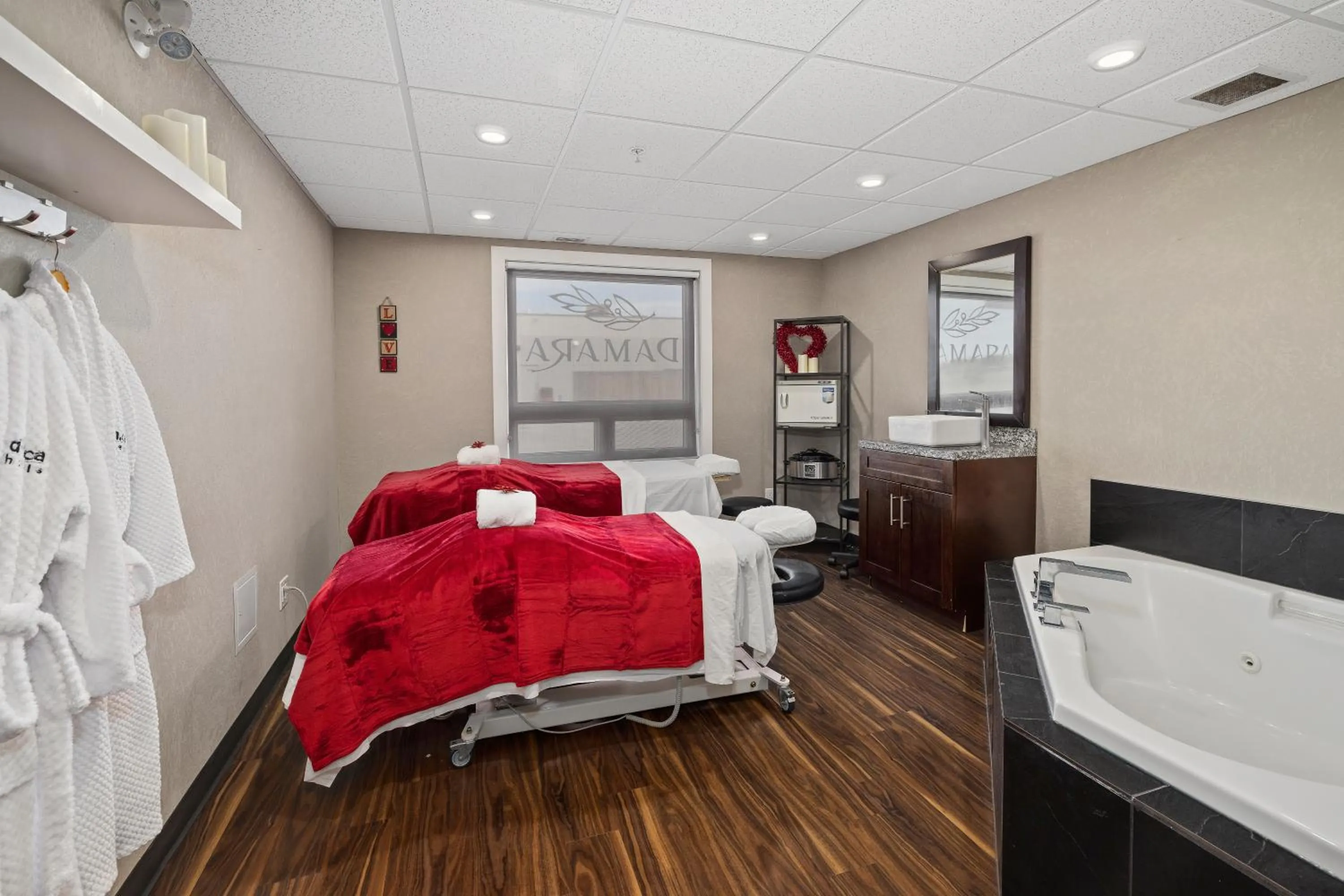 Spa and wellness centre/facilities, Bed in Home Inn & Suites Saskatoon South