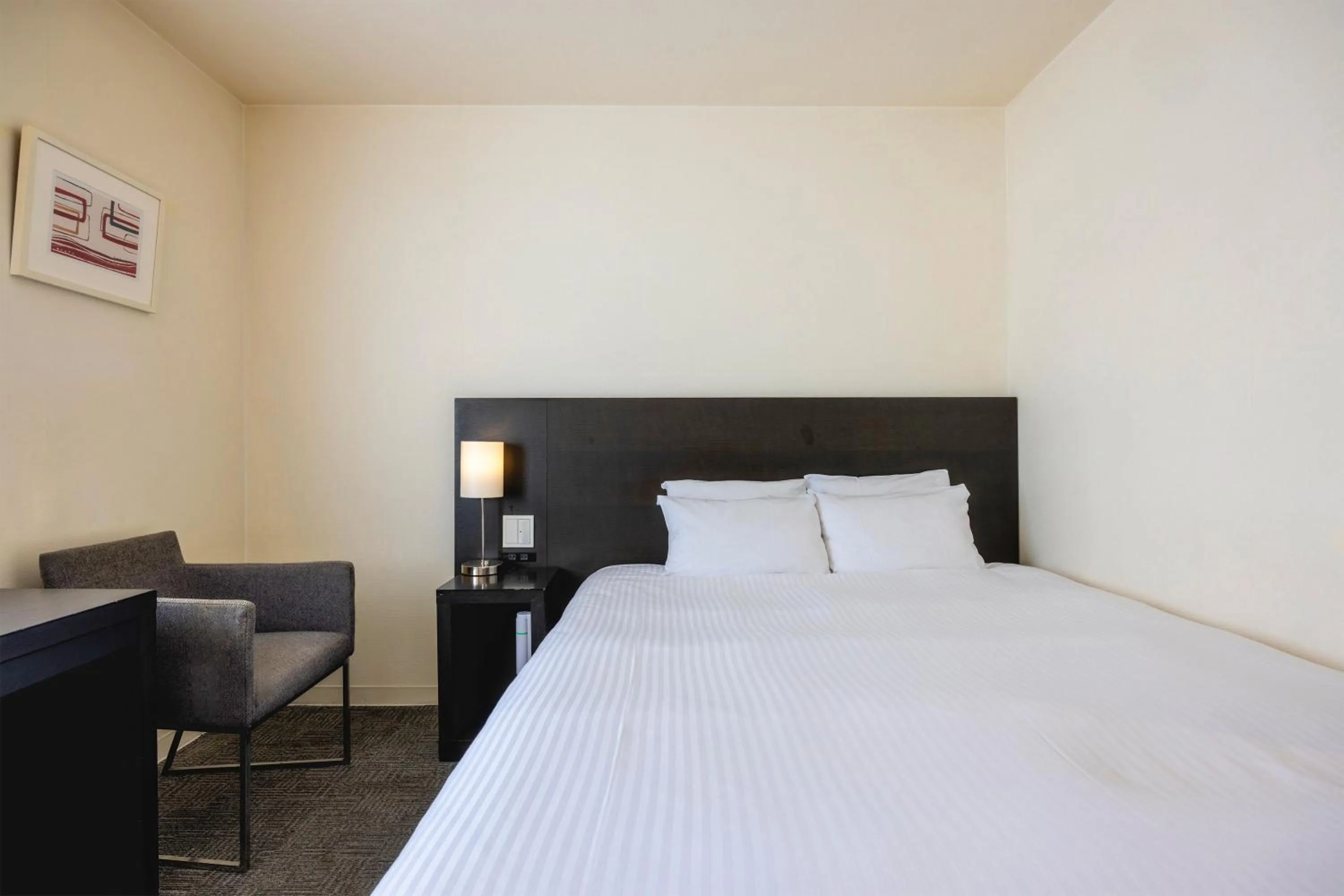 Bed in KOKO HOTEL Yokohama Tsurumi