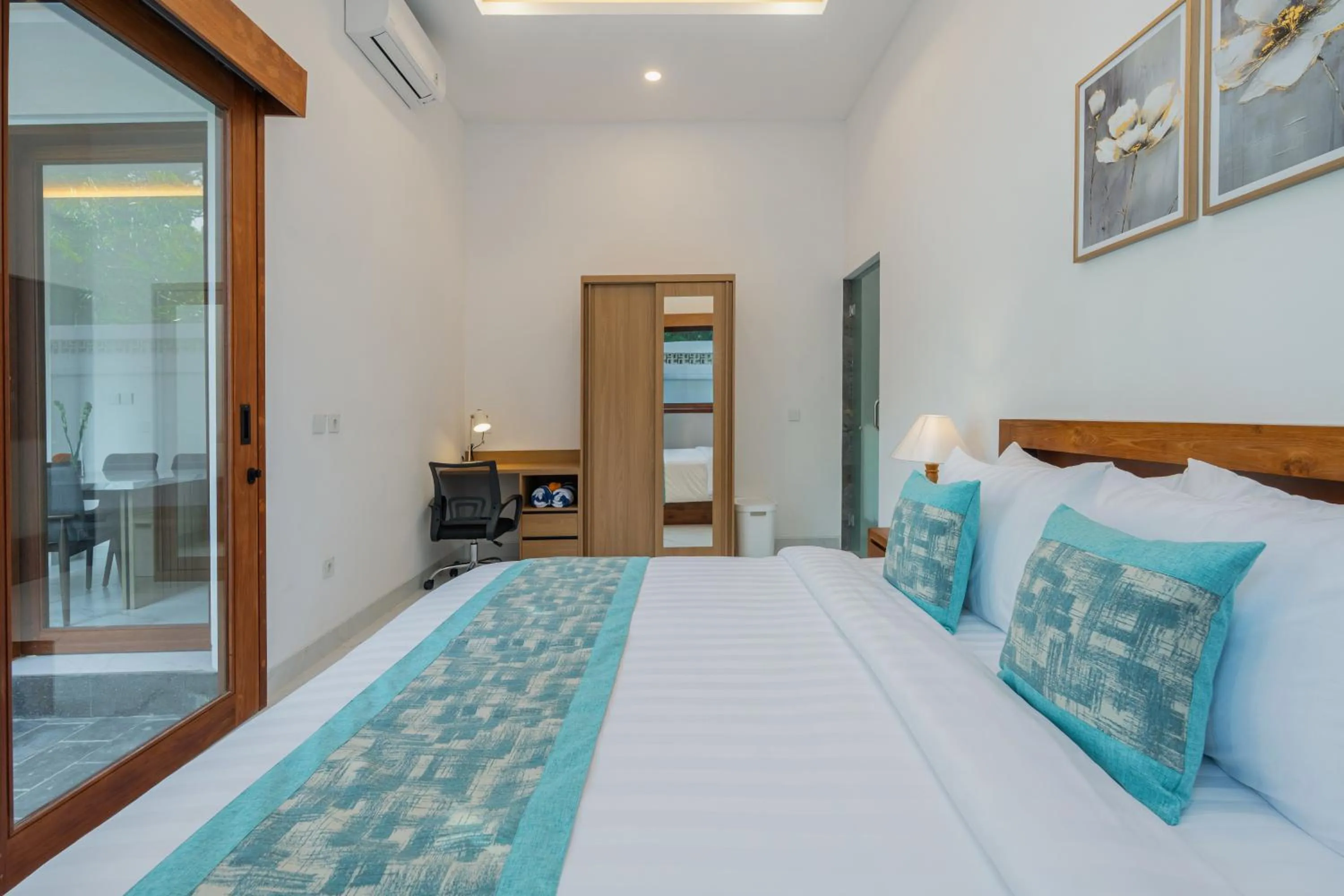 Balcony/Terrace, Bed in The Lingga Villas Ubud