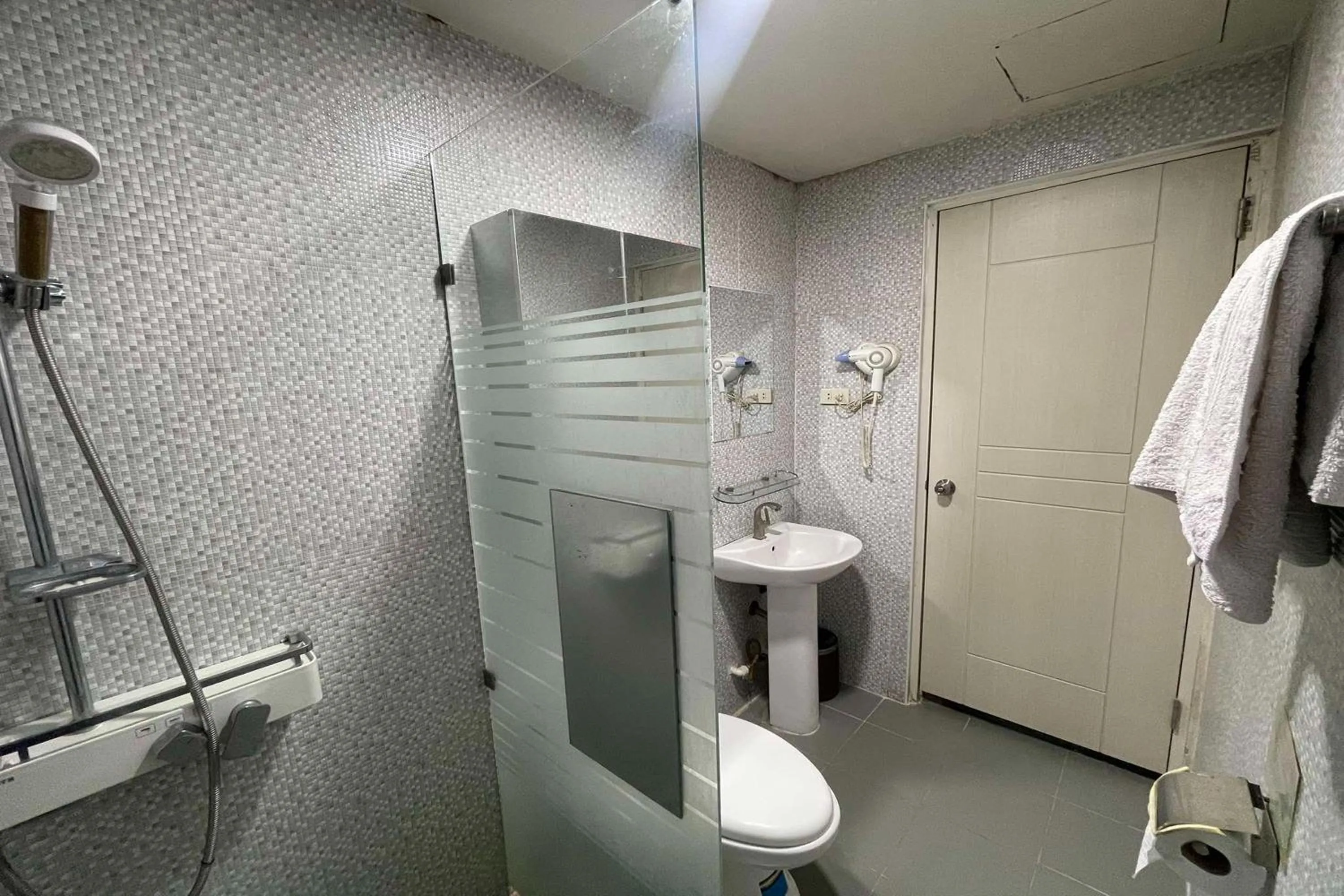 Shower in Aimor Condotel