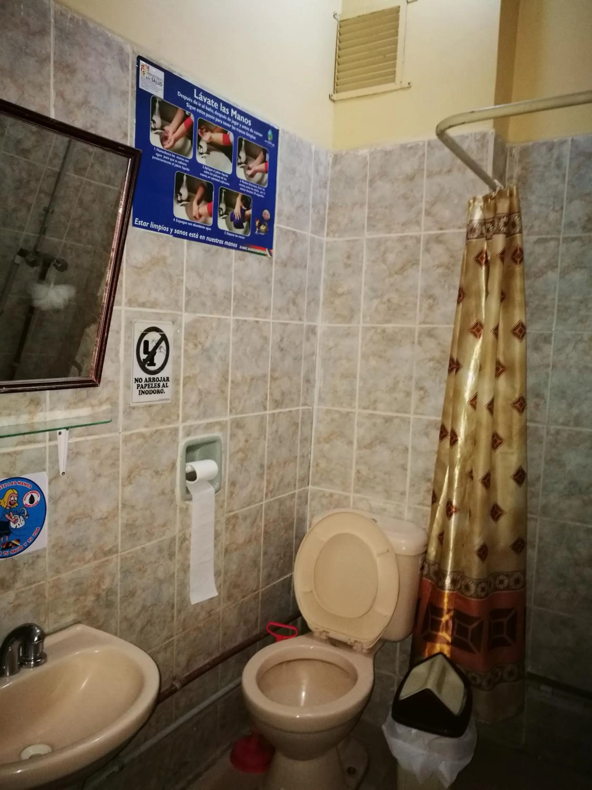 Bathroom in Julia Plaza Hotel