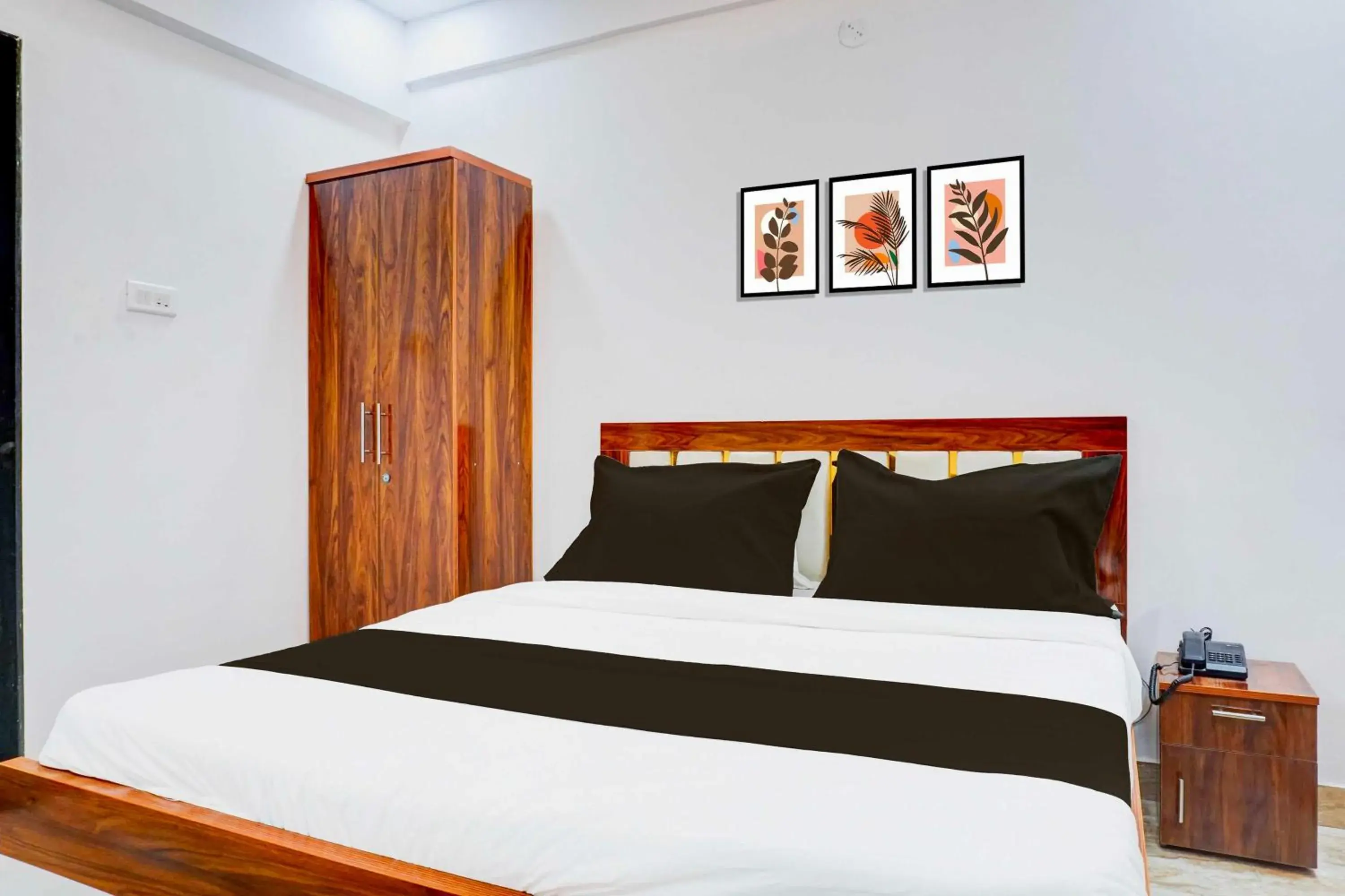 Classic Triple Room - single occupancy in Townhouse City Hospital Hinjewadi Classic Triple Room - single occupancy in Townhouse City Hospital Hinjewadi