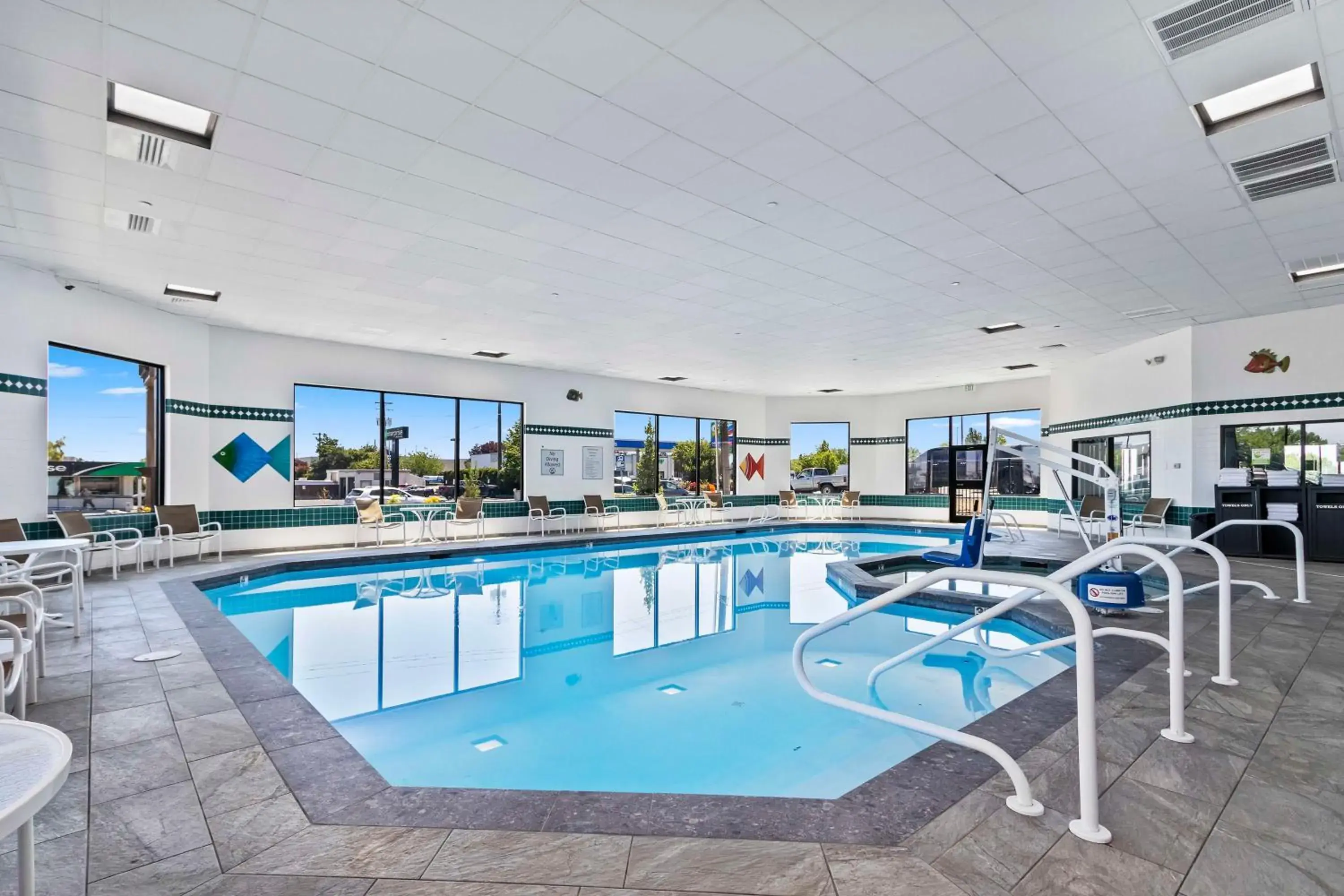 Pool view in Best Western Plus Twin Falls Hotel Pool view in Best Western Plus Twin Falls Hotel