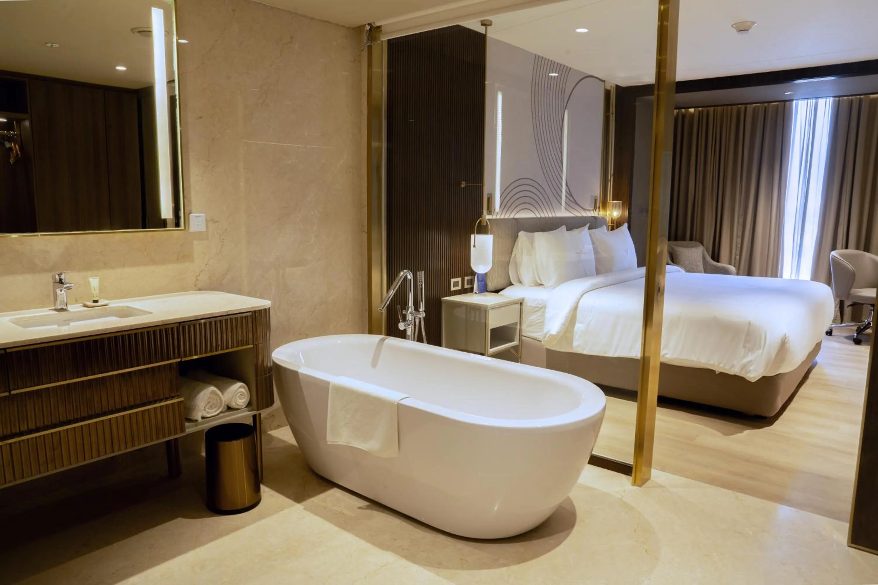 Bathroom, Bed in Merlis Hotel Coimbatore