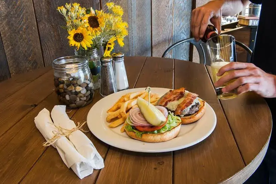 Restaurant/places to eat in Conestoga Ranch Glamping Resort Restaurant/places to eat in Conestoga Ranch Glamping Resort