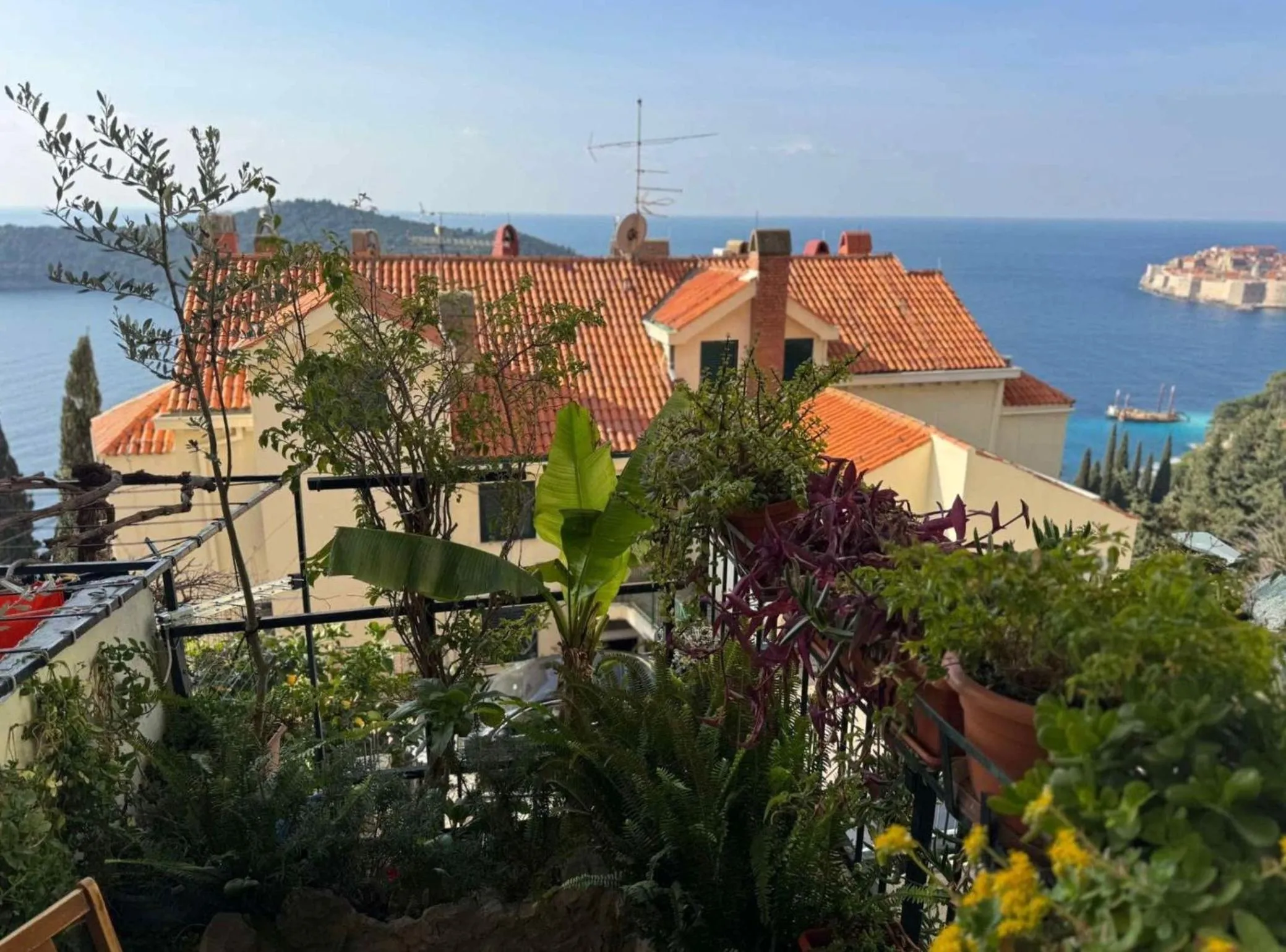 Charming Apartment with Terrace and Old Town View