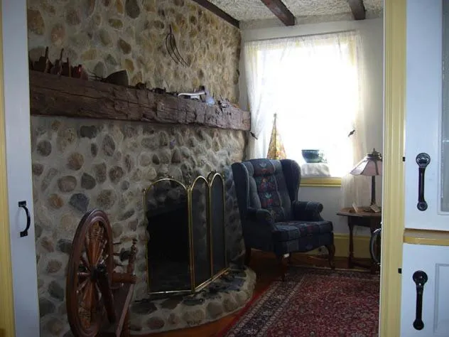 Living room in 1842 Bed & Breakfast
