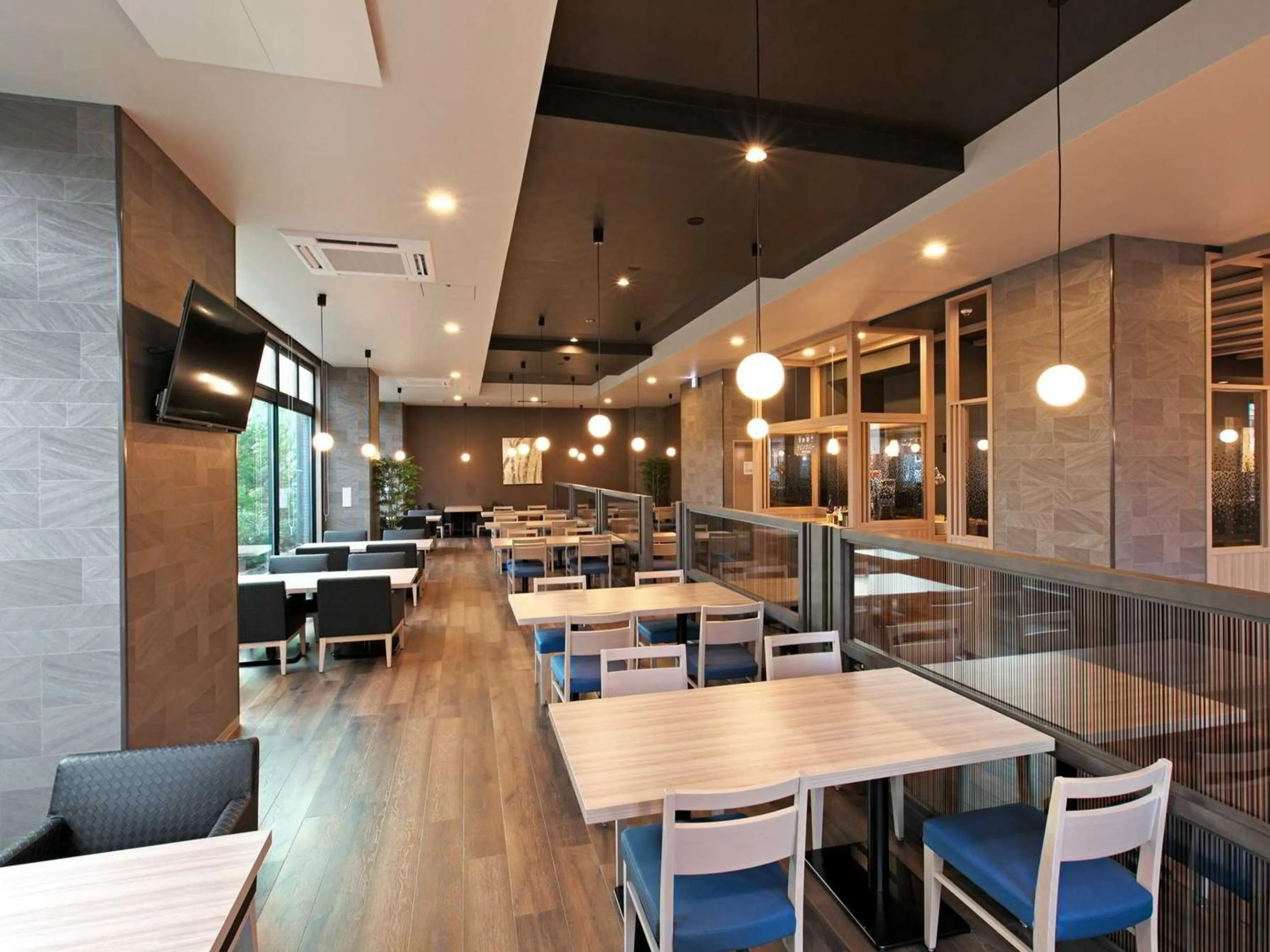 Restaurant/places to eat in Hotel Route Inn Grand Misawa-EAST COURT