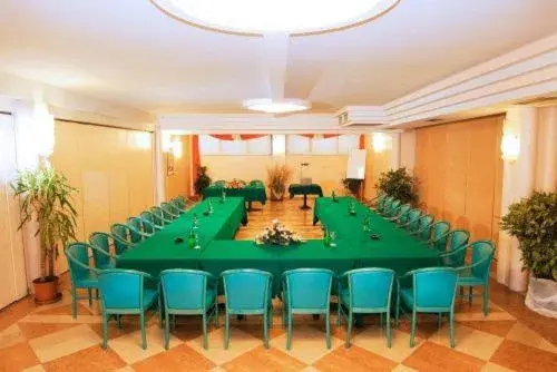 Meeting/conference room in Parkhotel Oasi