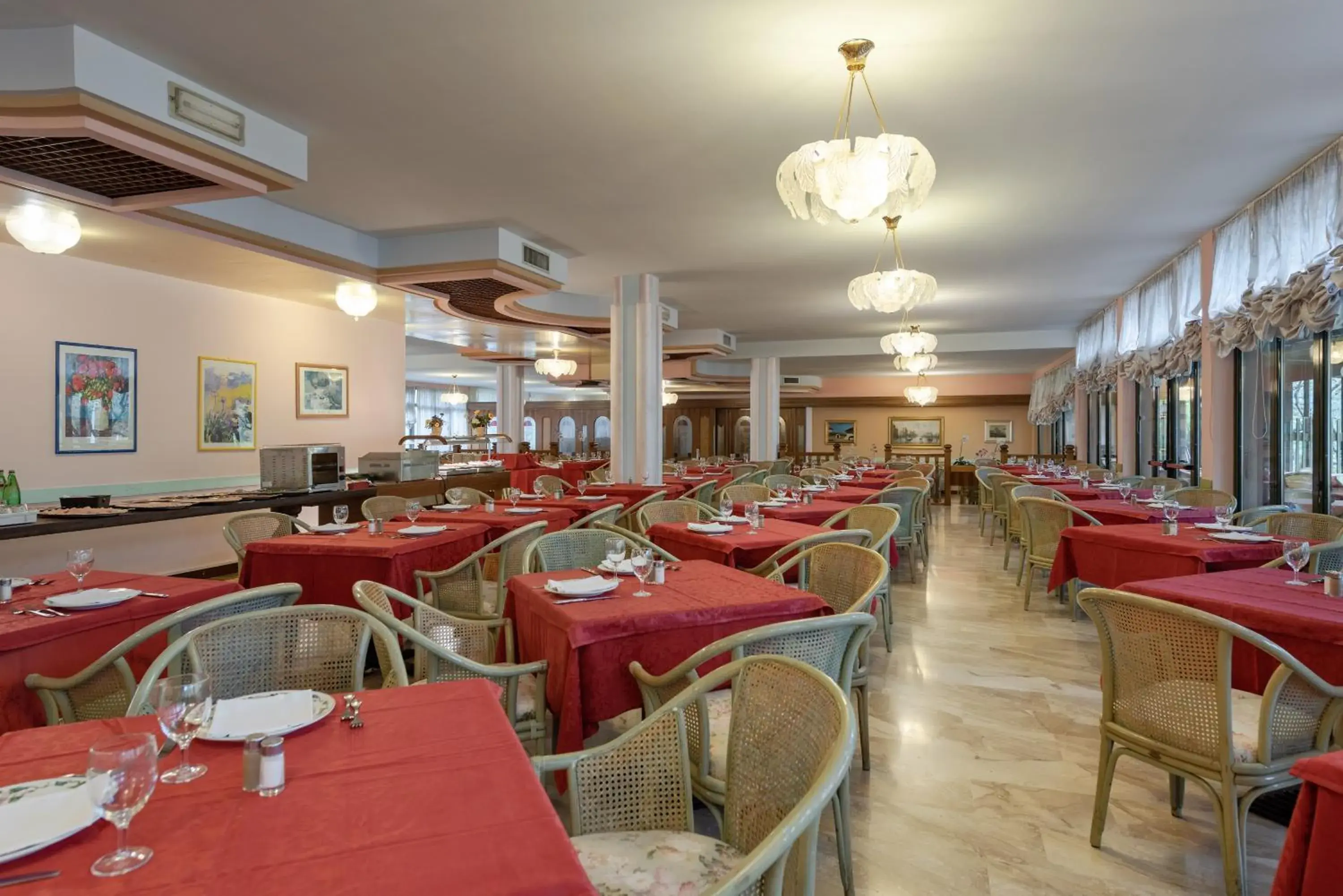 Restaurant/Places to Eat in Parkhotel Oasi