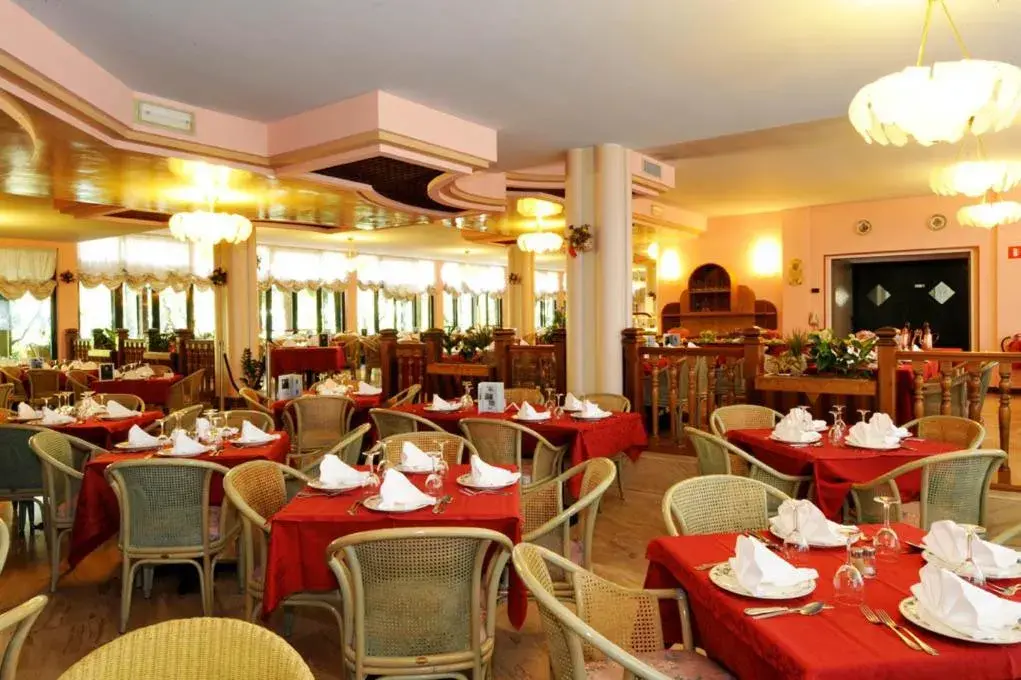 Restaurant/Places to Eat in Parkhotel Oasi