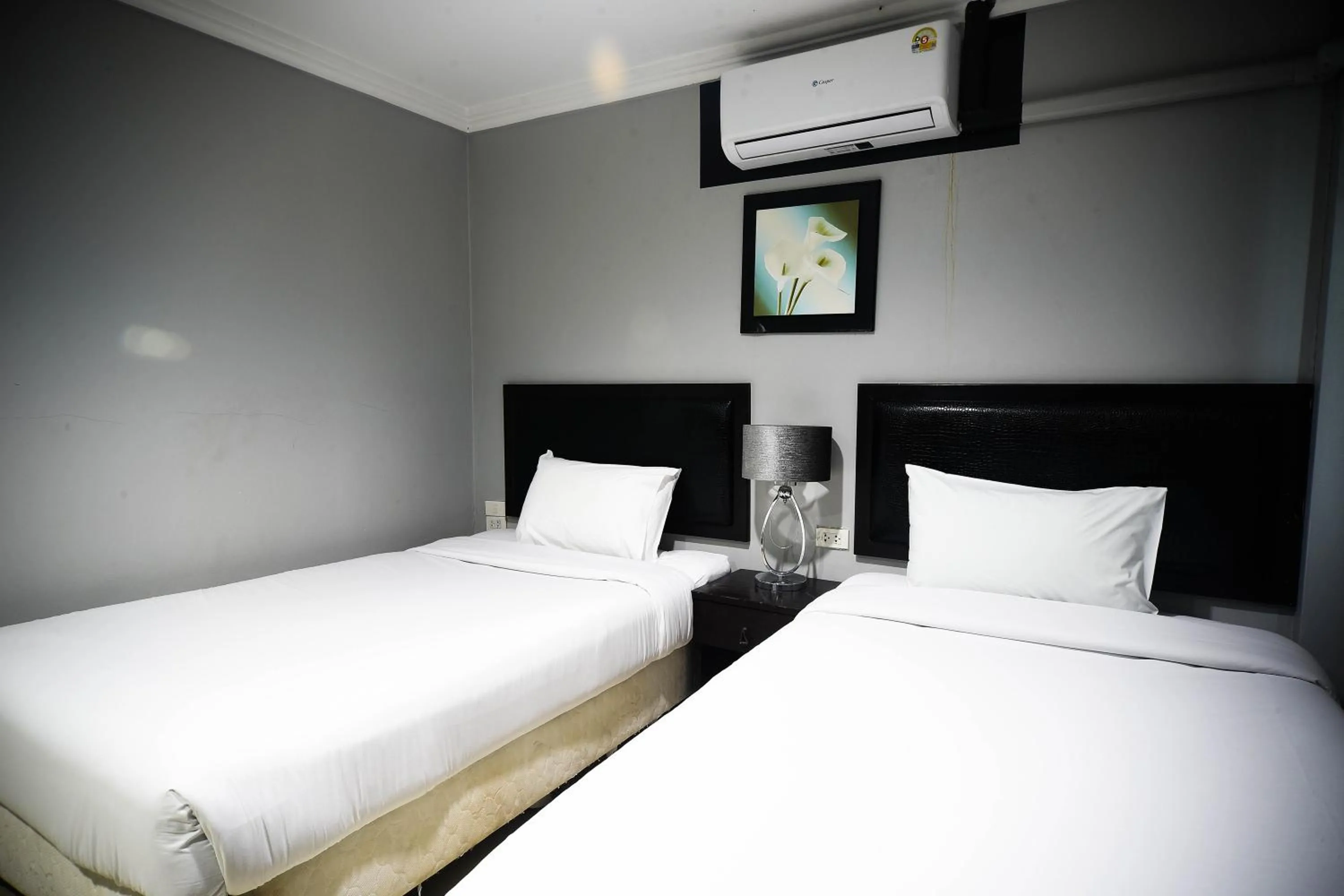 Superior Twin Room in Golden Star Pattaya