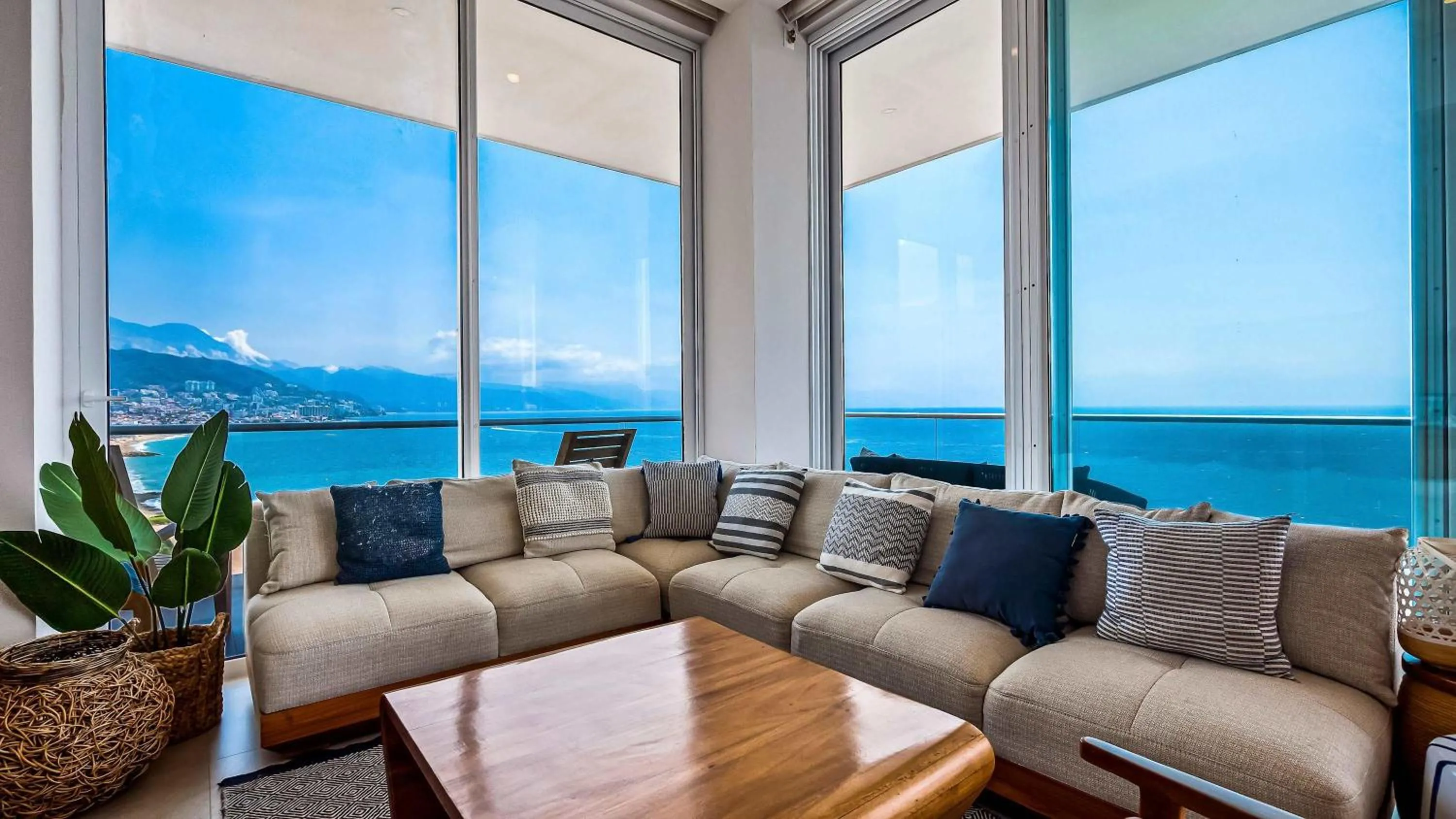 Panoramic Oceanview Luxury 4BR Penthouse