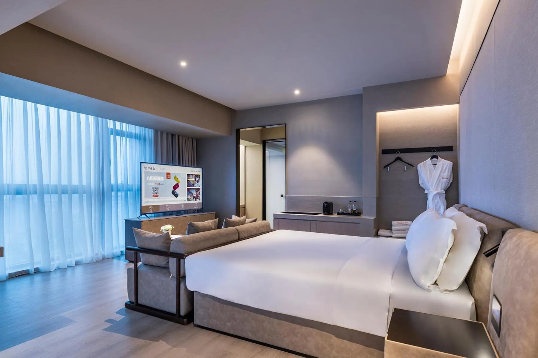 Deluxe Suite in Crystal Orange Hotel -Hangzhou West Lake Hubin Yintai