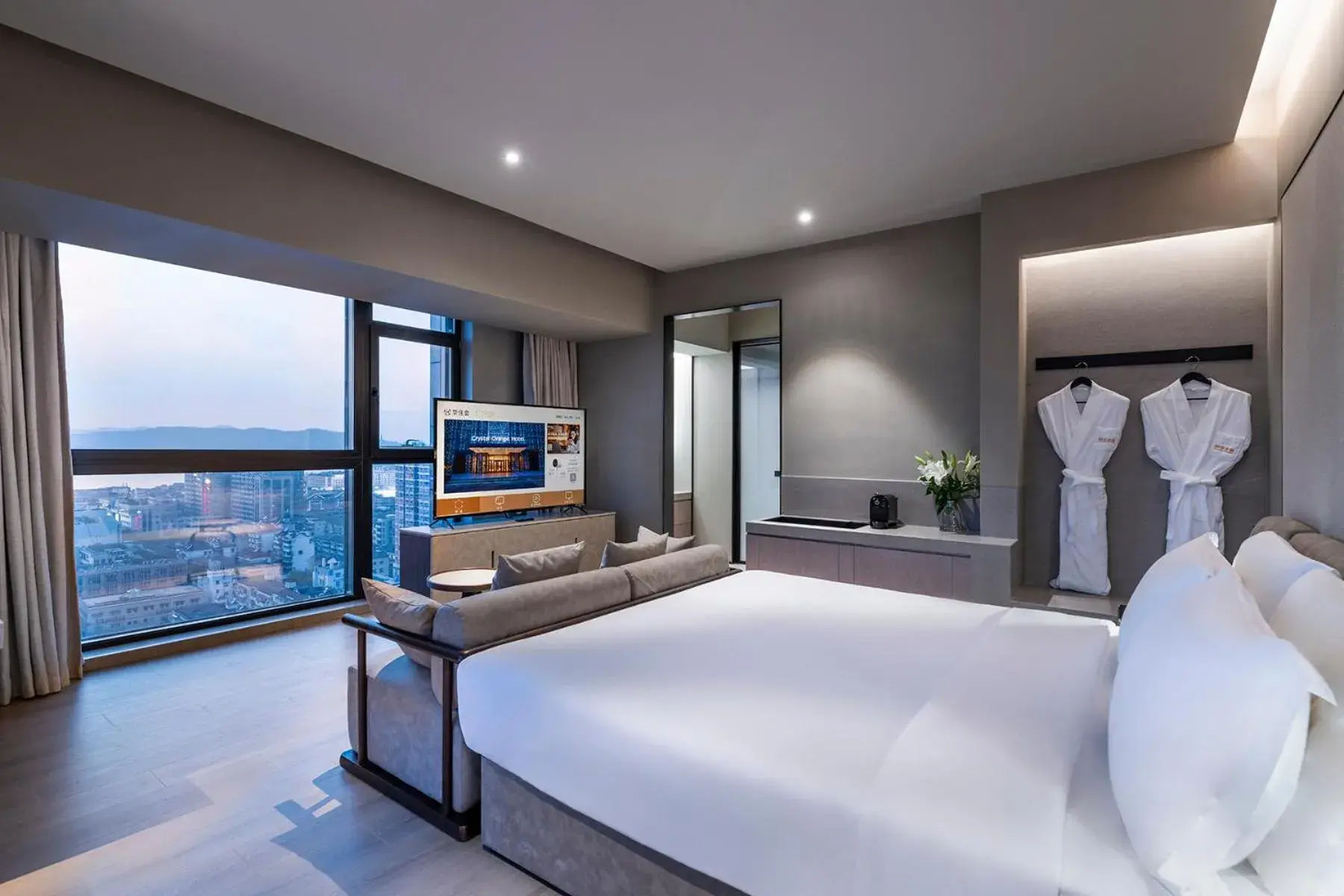 Suite with Lake View in Crystal Orange Hotel -Hangzhou West Lake Hubin Yintai Suite with Lake View in Crystal Orange Hotel -Hangzhou West Lake Hubin Yintai