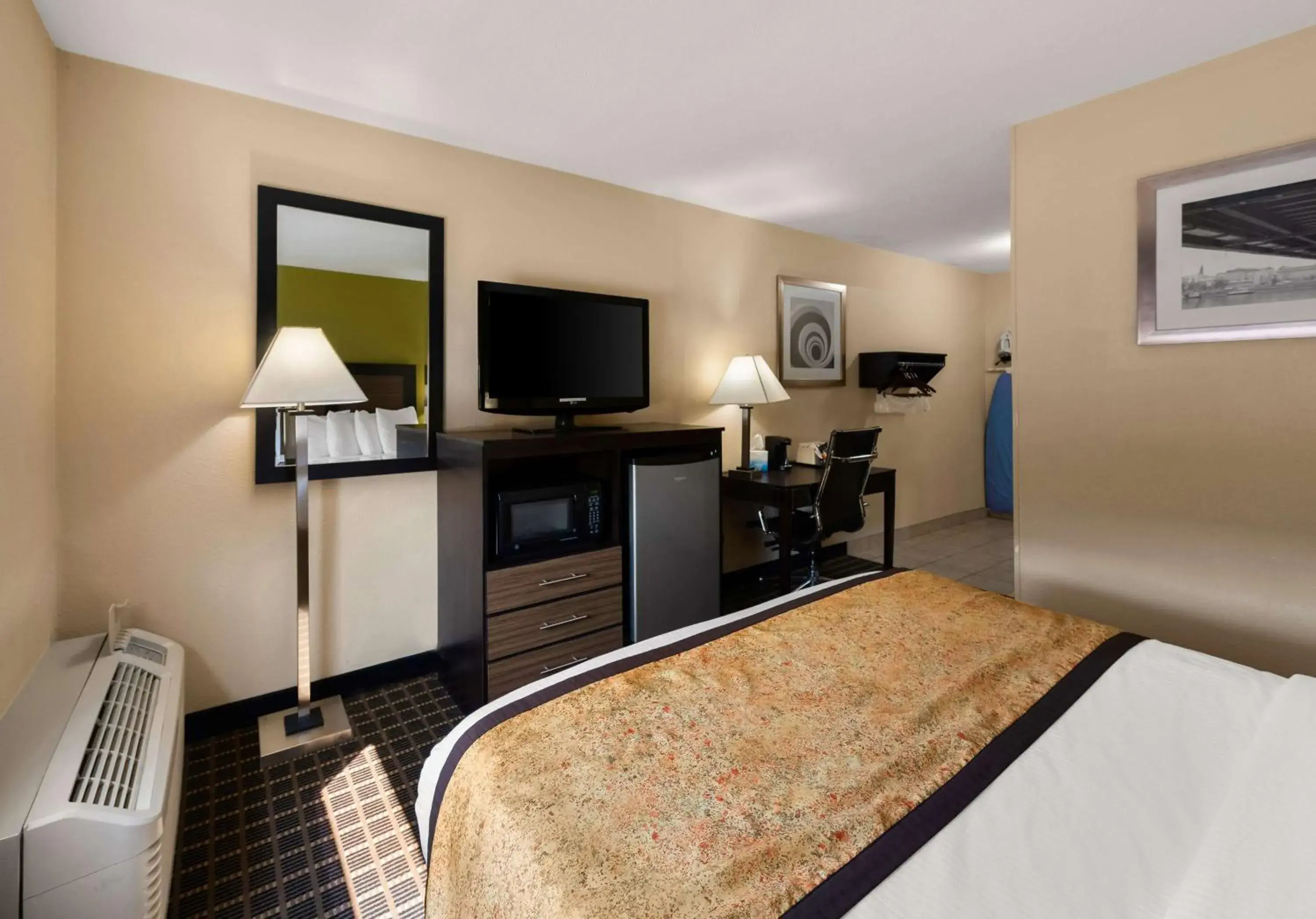 Bedroom, Bed in Best Western Adena Inn Bedroom, Bed in Best Western Adena Inn