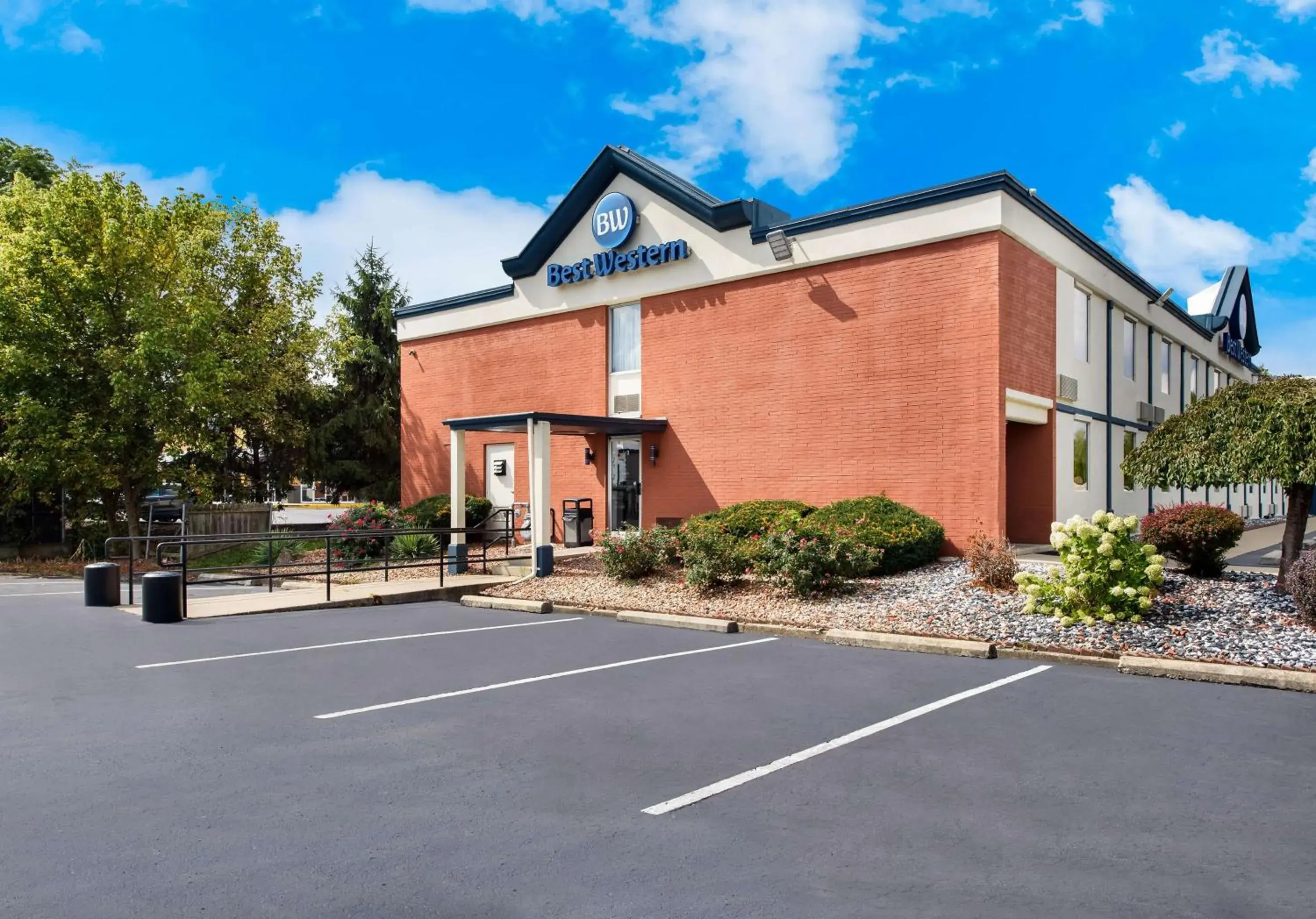 Property building in Best Western Adena Inn Property building in Best Western Adena Inn