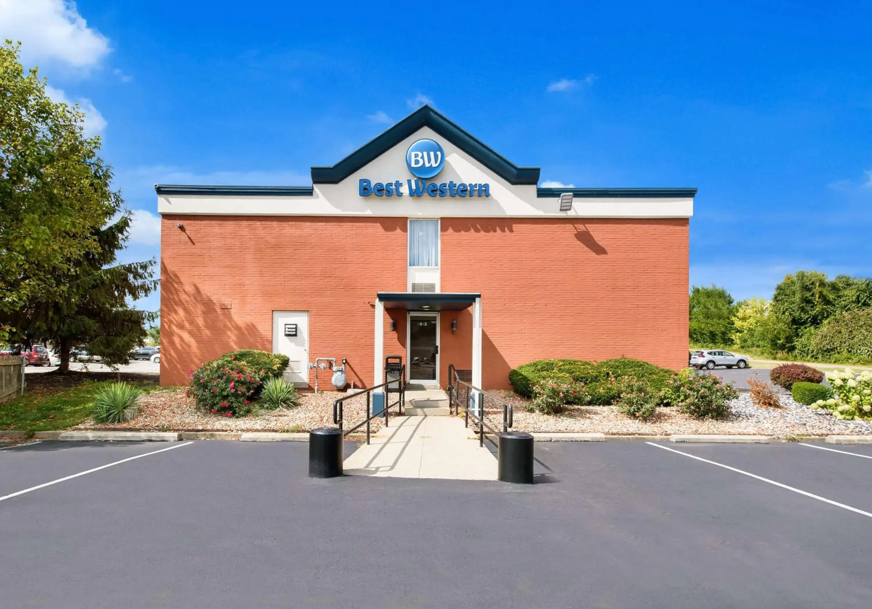Property building in Best Western Adena Inn Property building in Best Western Adena Inn