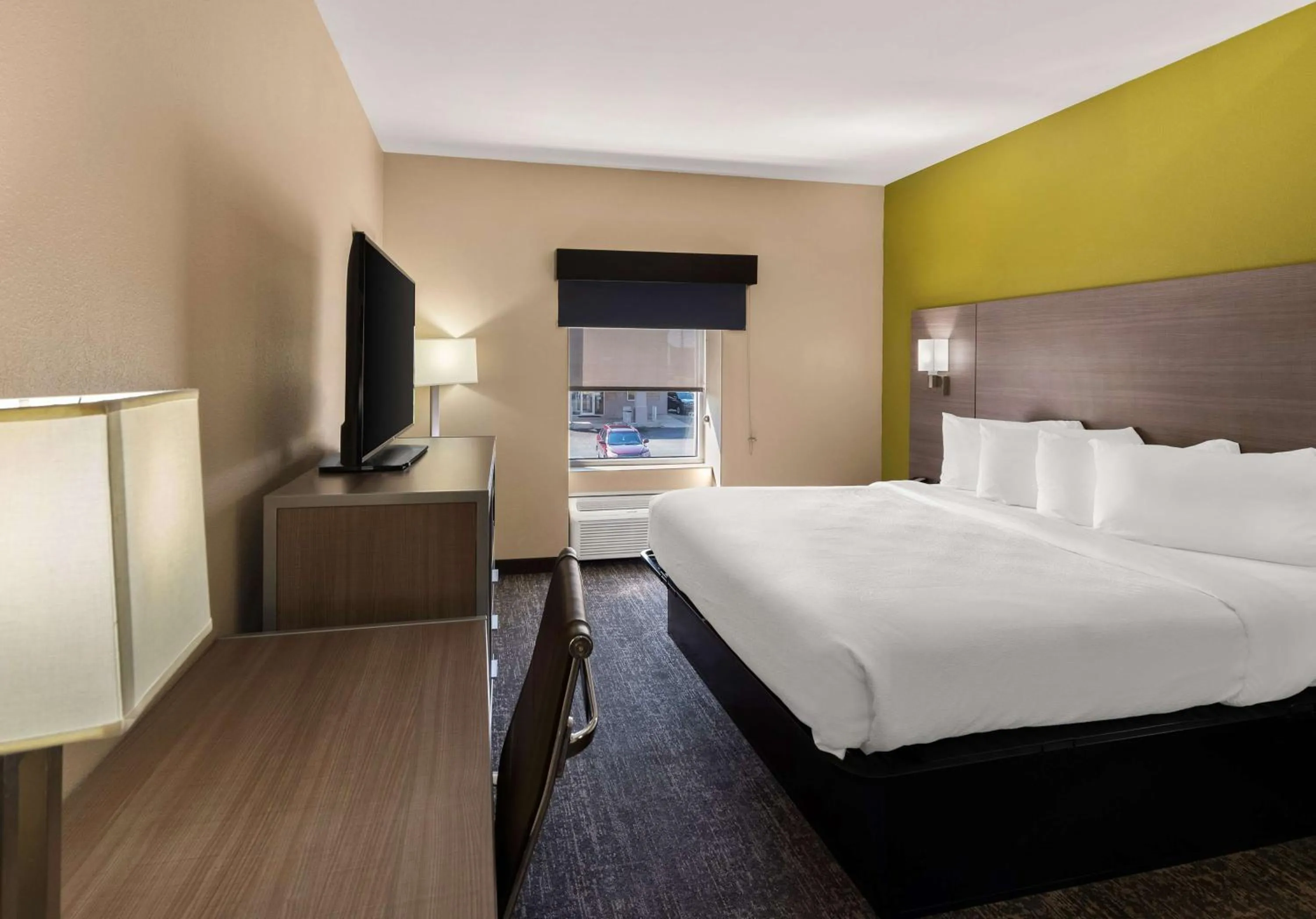 Bedroom, Bed in Best Western Adena Inn