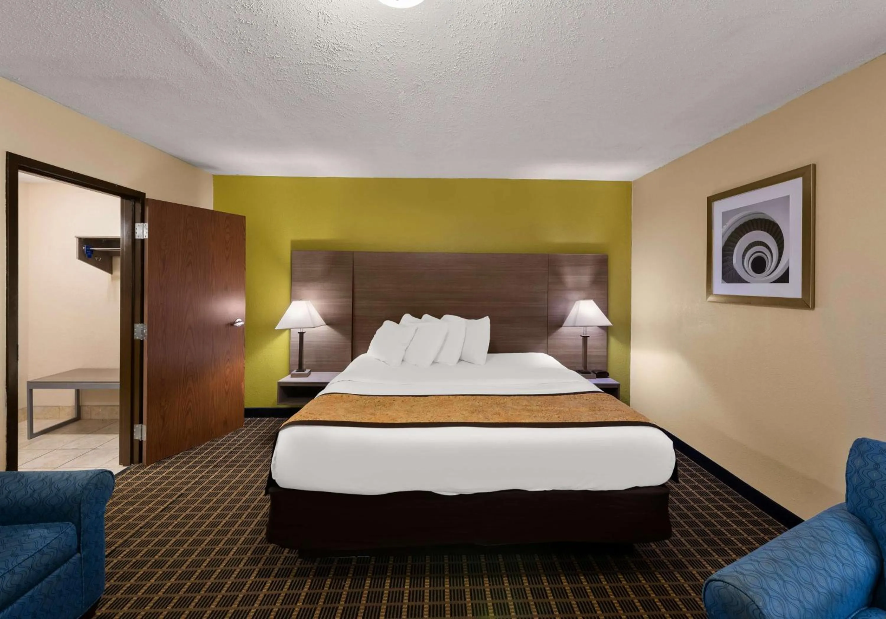 Photo of the whole room, Bed in Best Western Adena Inn