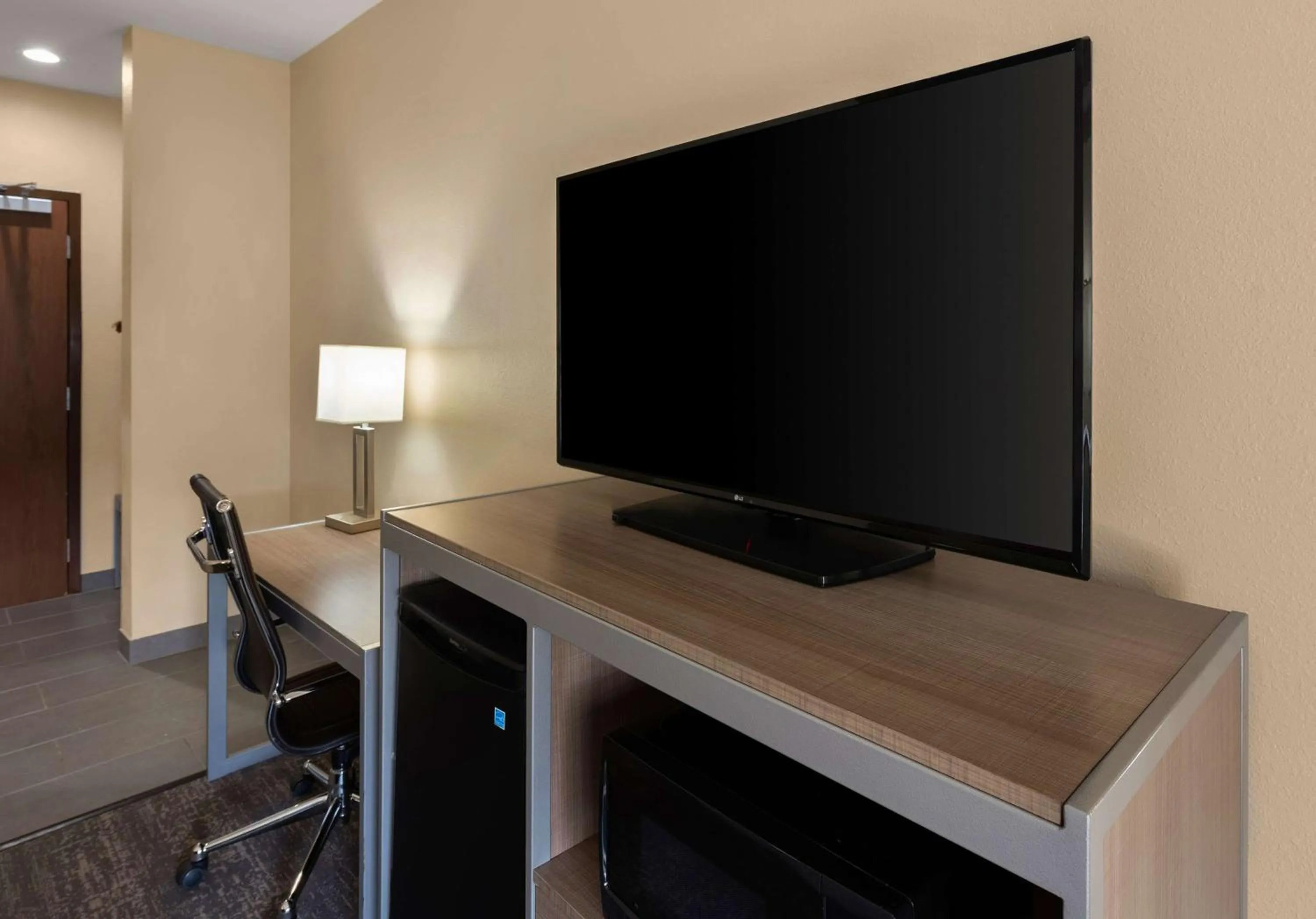 Bedroom in Best Western Adena Inn