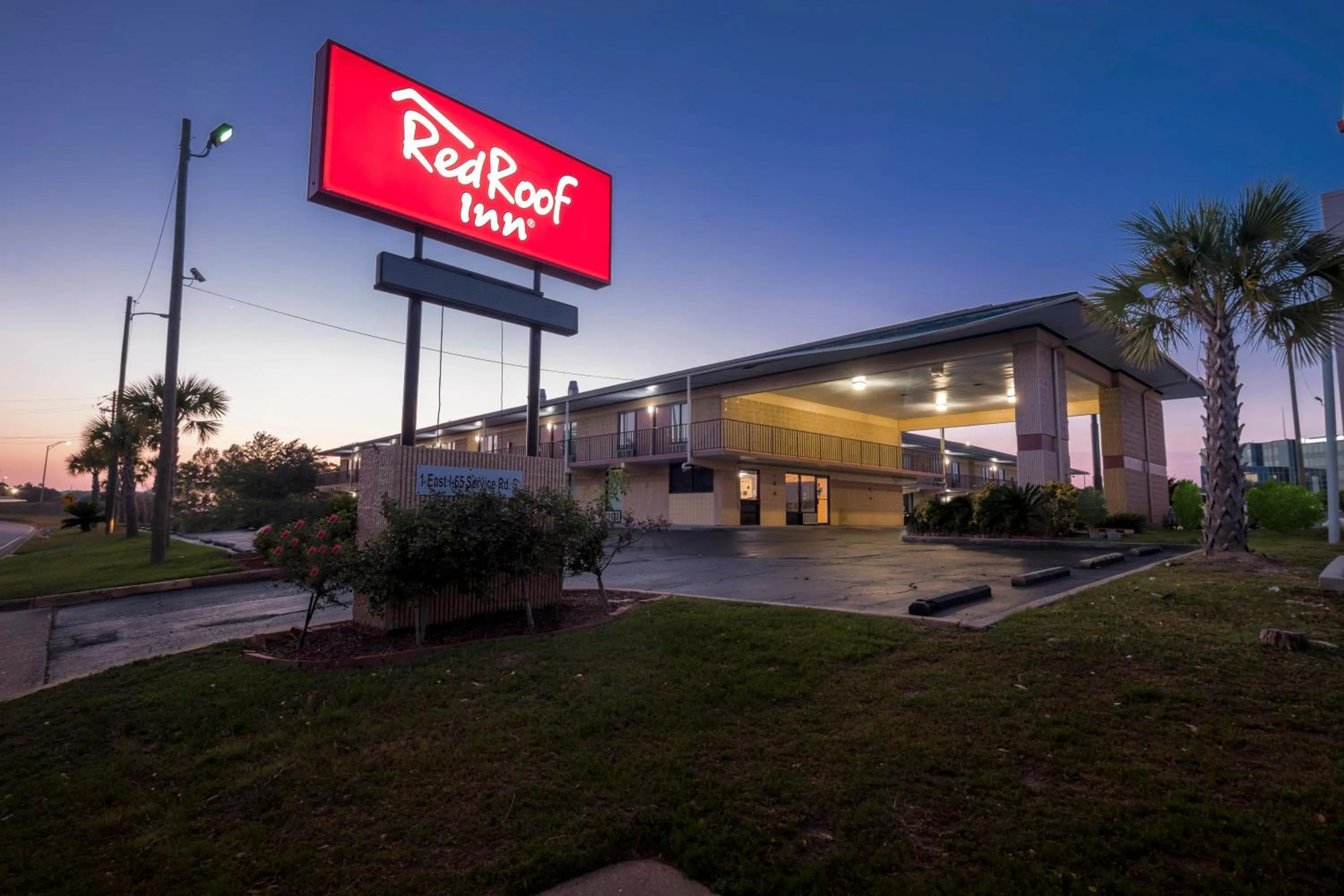Property building in Red Roof Inn Mobile - Midtown