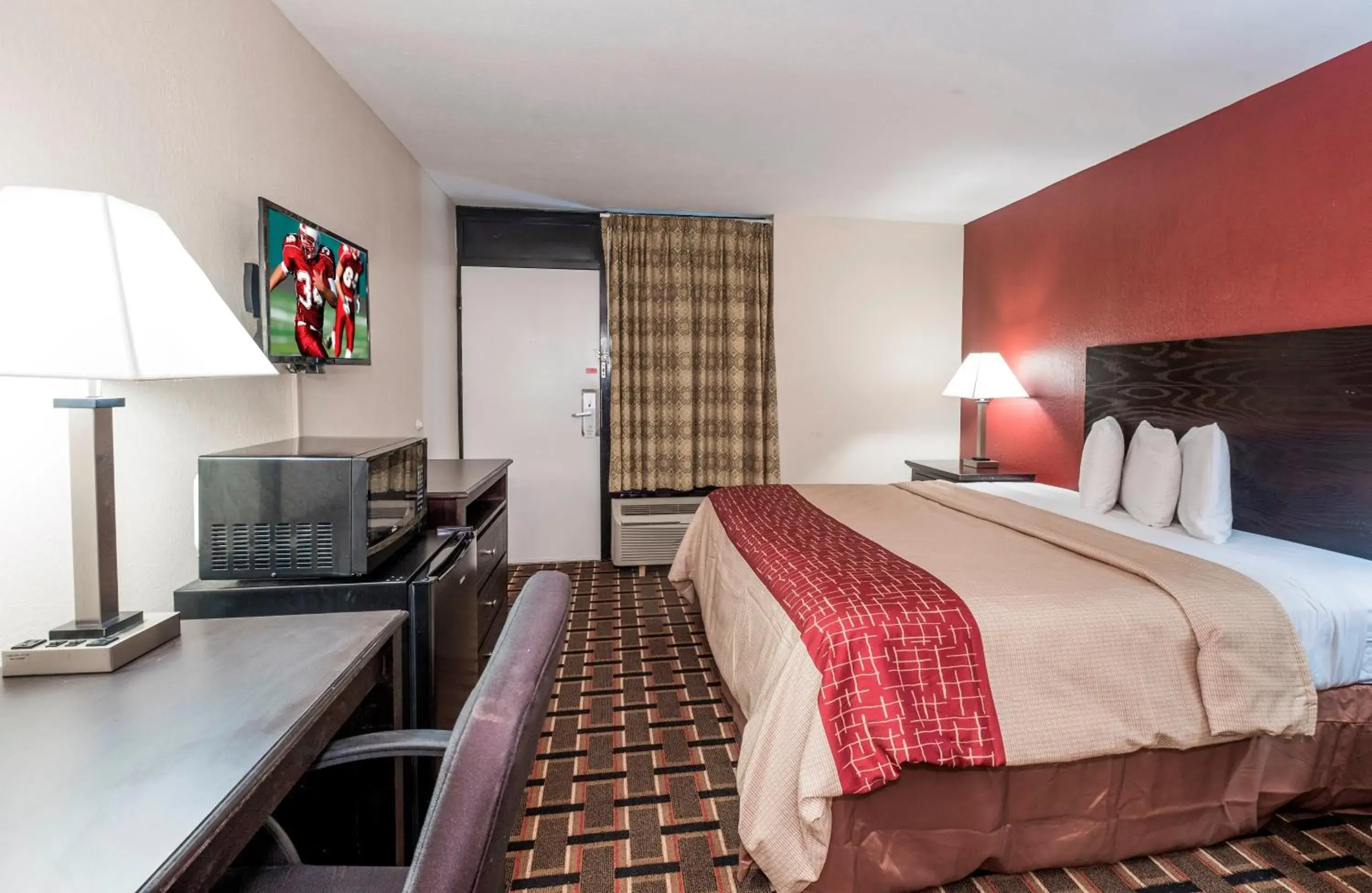 Standard King Room Non-Smoking in Red Roof Inn Mobile - Midtown Standard King Room Non-Smoking in Red Roof Inn Mobile - Midtown