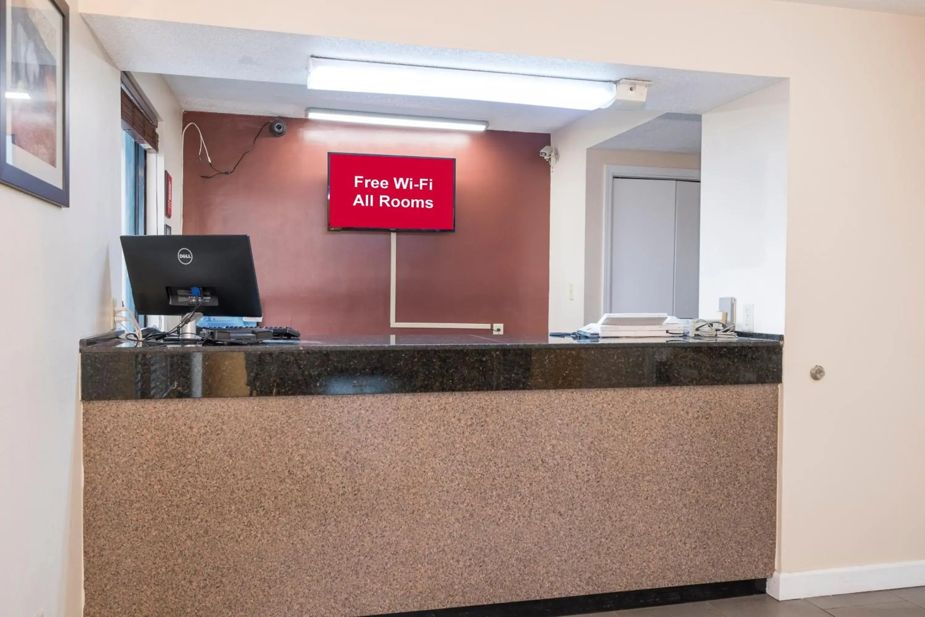 Lobby or reception in Red Roof Inn Mobile - Midtown Lobby or reception in Red Roof Inn Mobile - Midtown