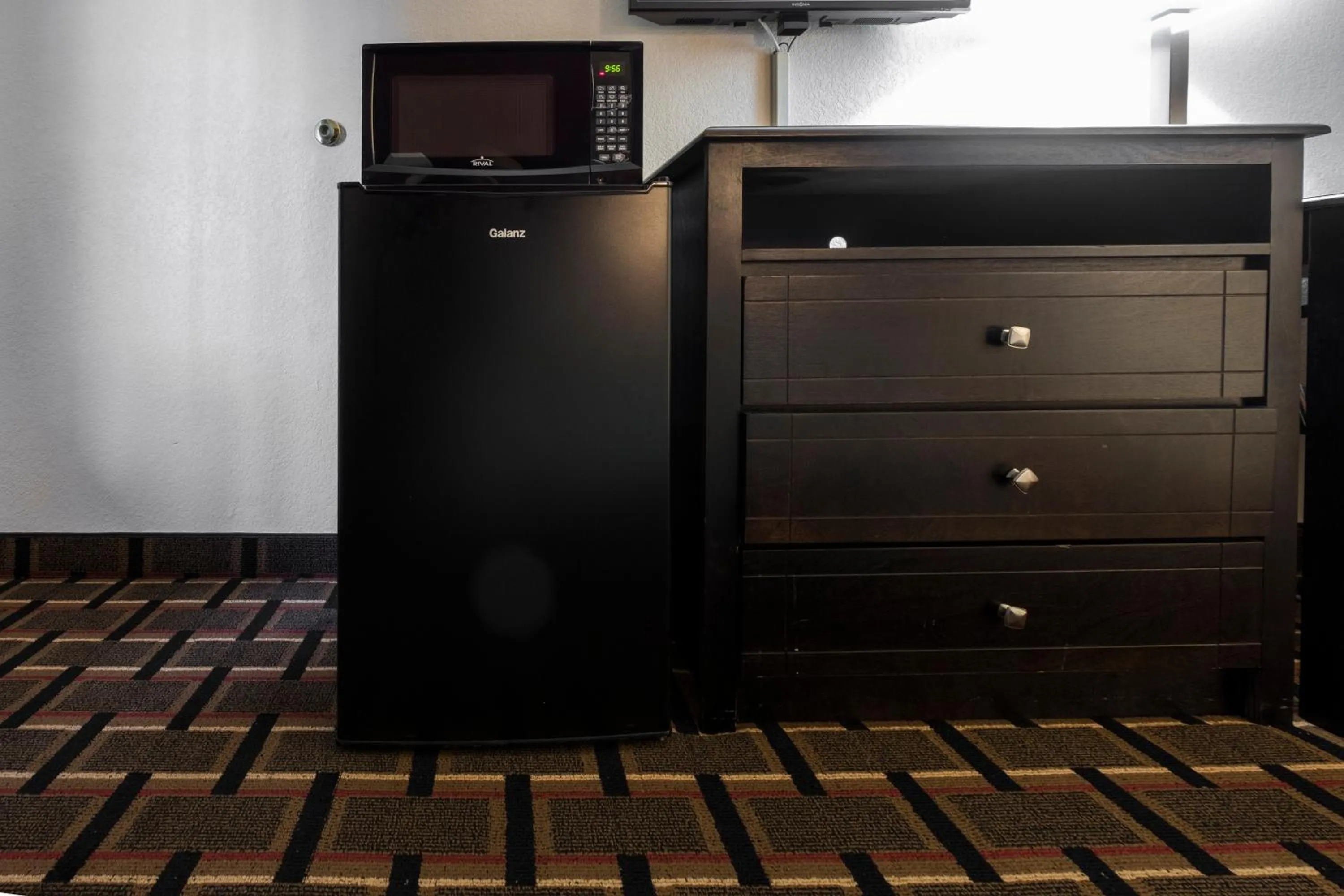 Photo of the whole room in Red Roof Inn Mobile - Midtown