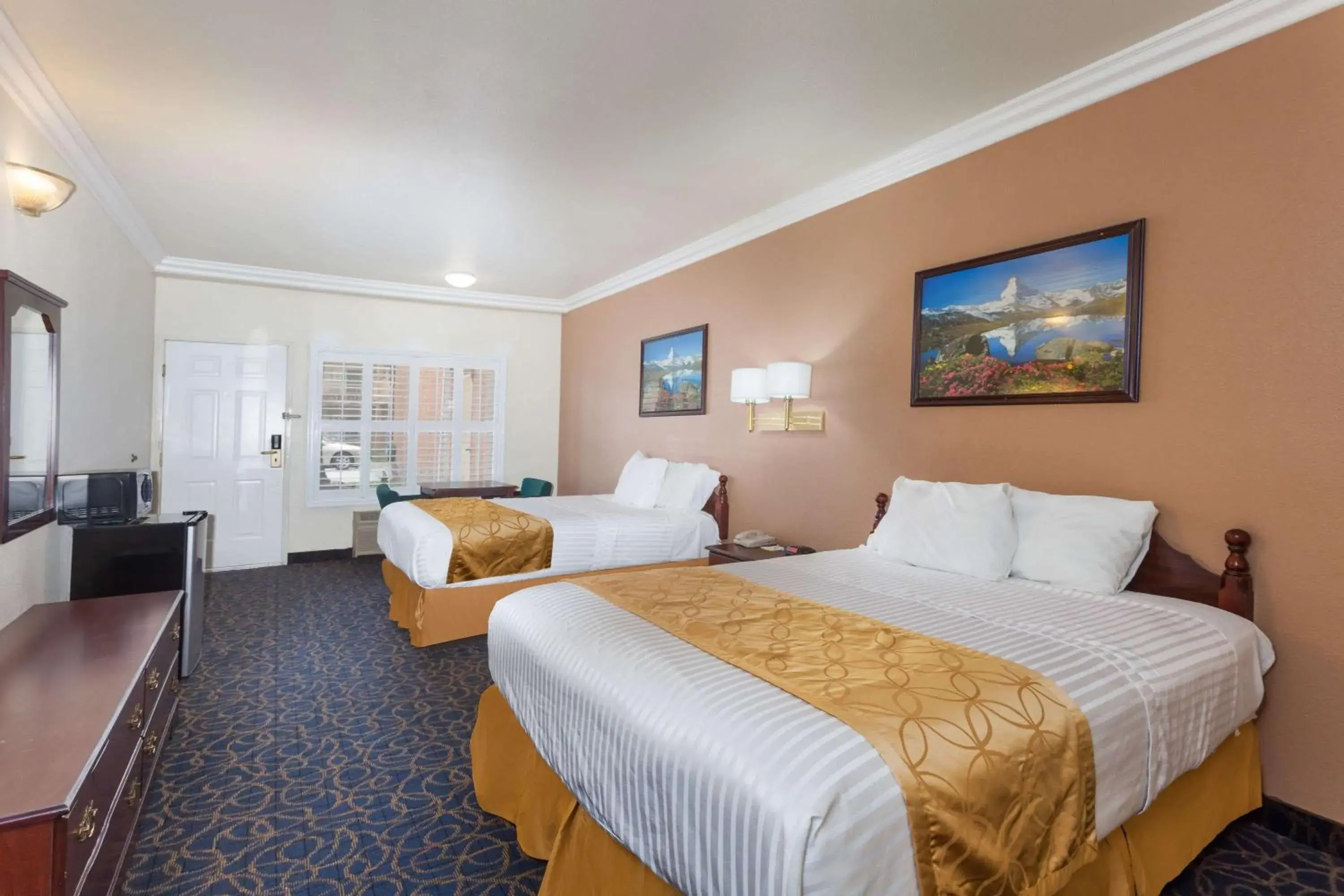 Photo of the whole room, Bed in Days Inn & Suites by Wyndham South Gate Photo of the whole room, Bed in Days Inn & Suites by Wyndham South Gate