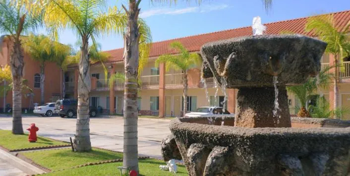 Facade/entrance in Days Inn & Suites by Wyndham South Gate