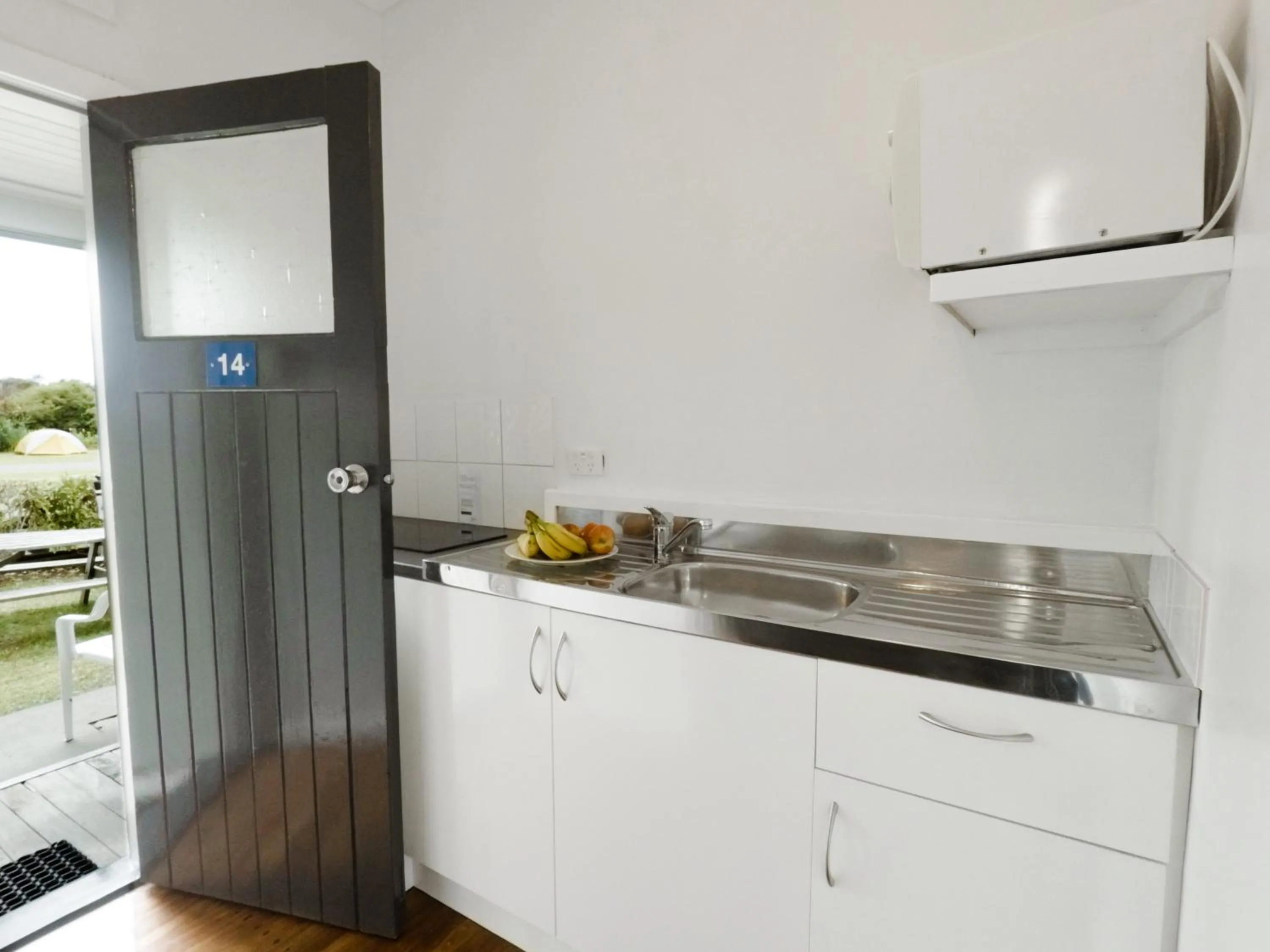 Kitchen or kitchenette in Cosy Cottage Thermal Holiday Park