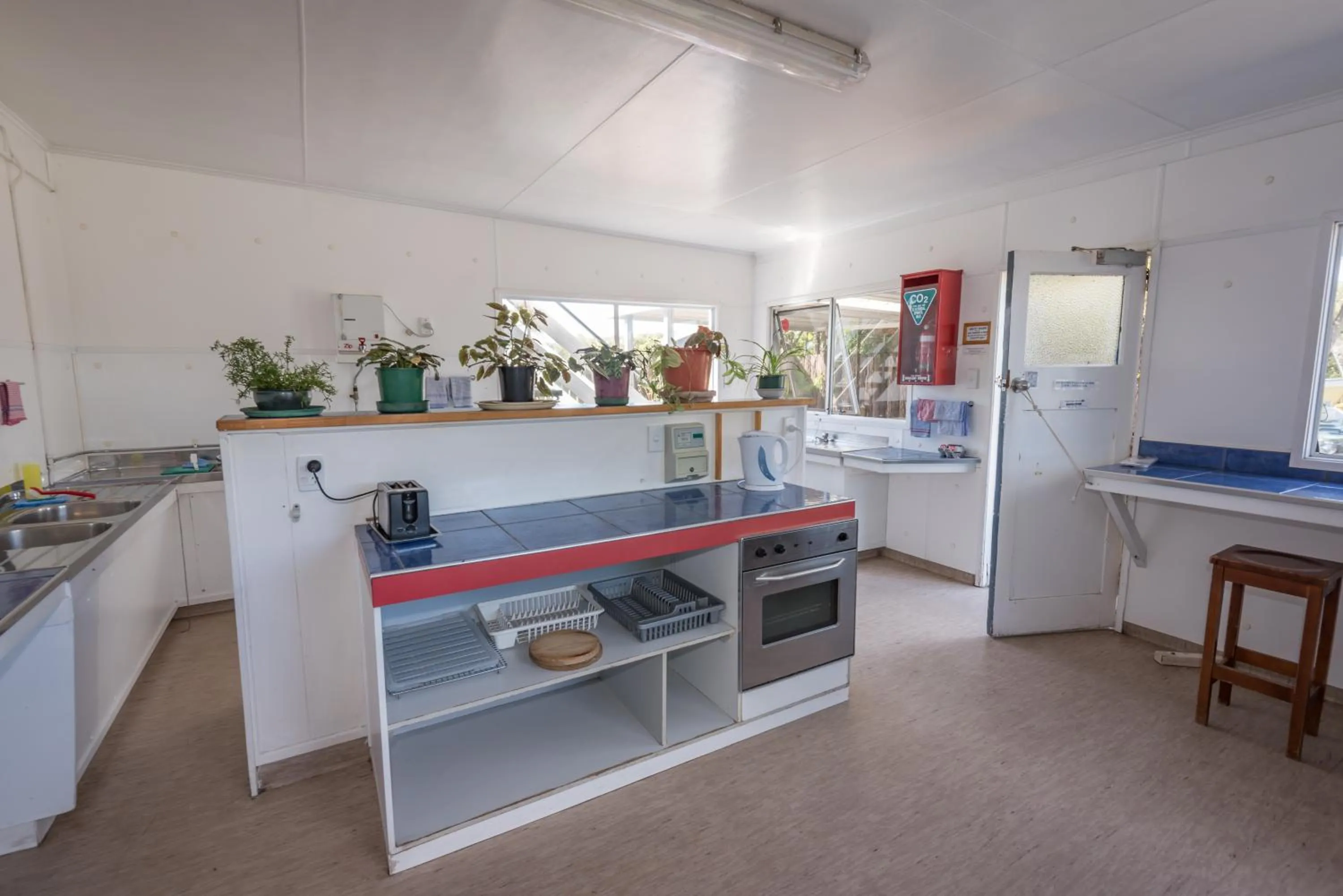Kitchen or kitchenette in Cosy Cottage Thermal Holiday Park