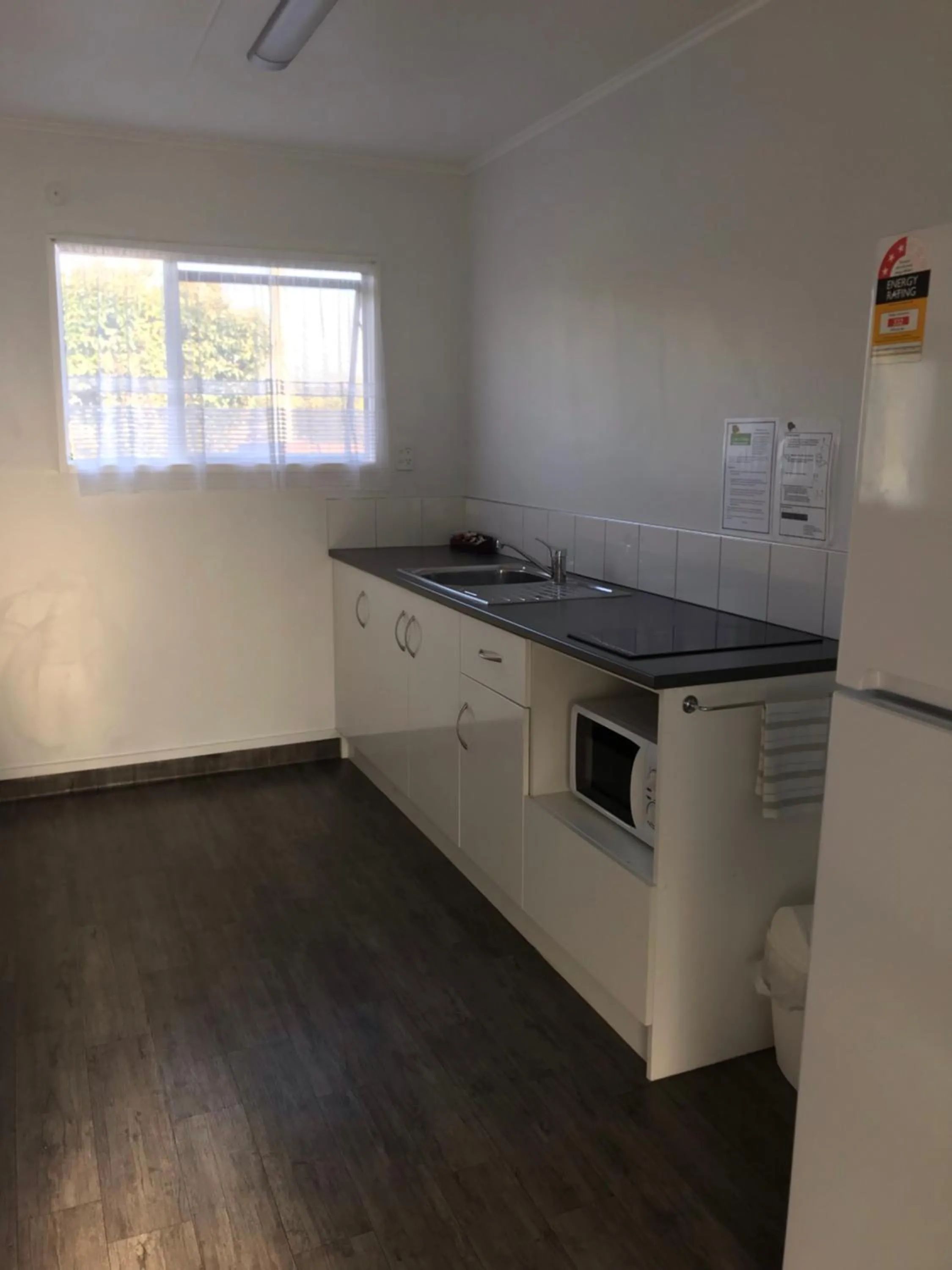 Kitchen or kitchenette in Cosy Cottage Thermal Holiday Park