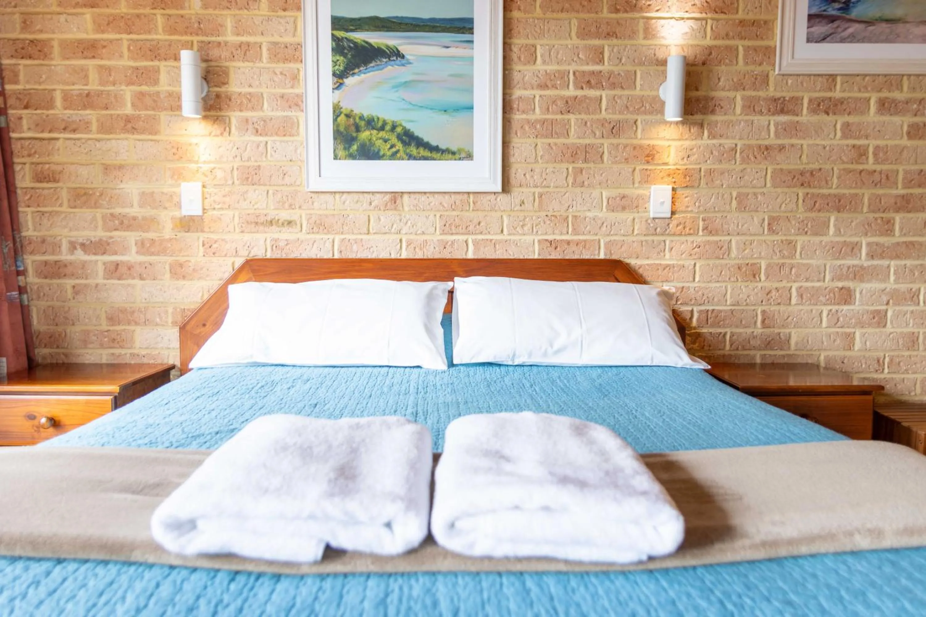 Bed in Spring Bay Villas, Denmark, WA