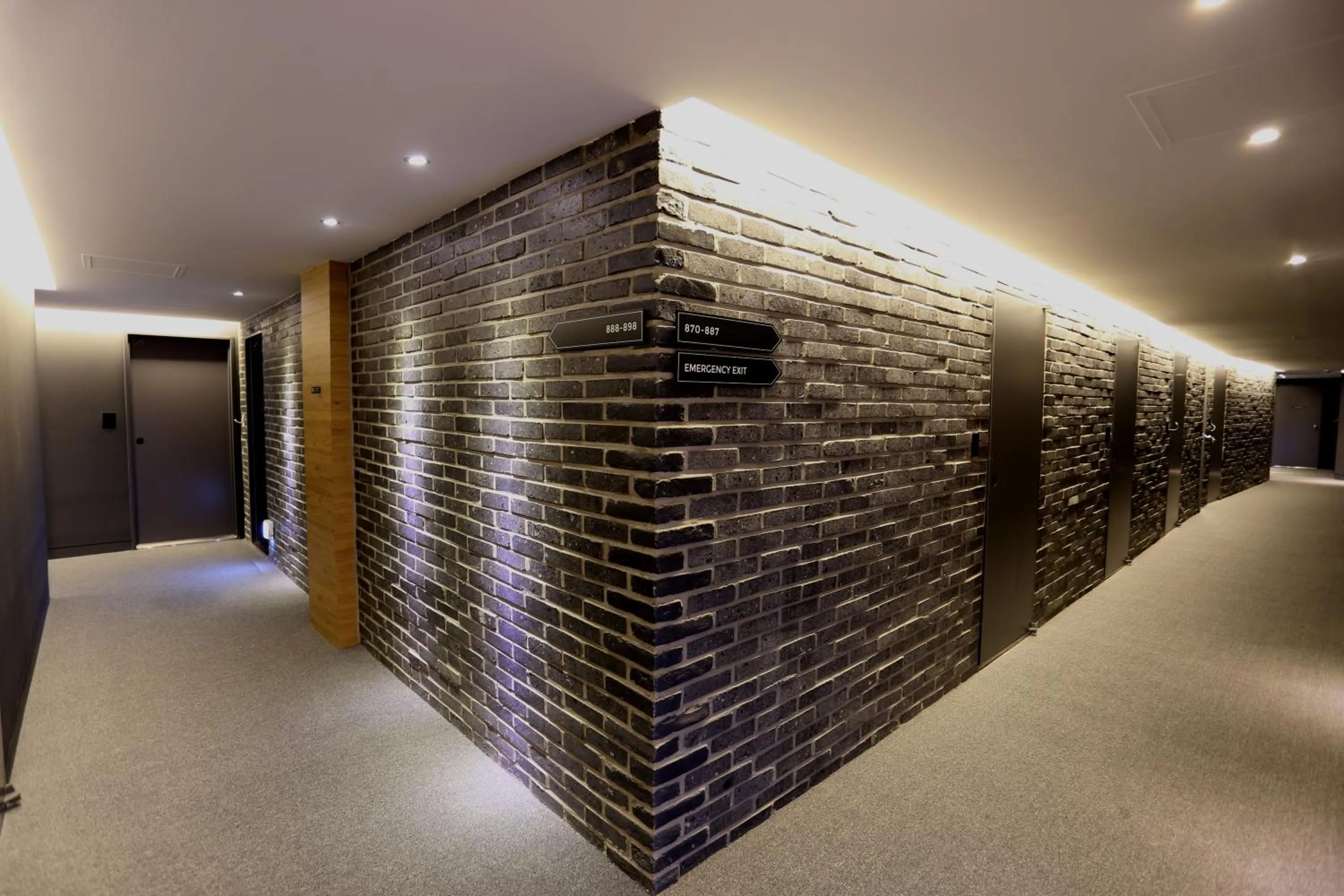 Area and facilities in Hotel 8 Hours