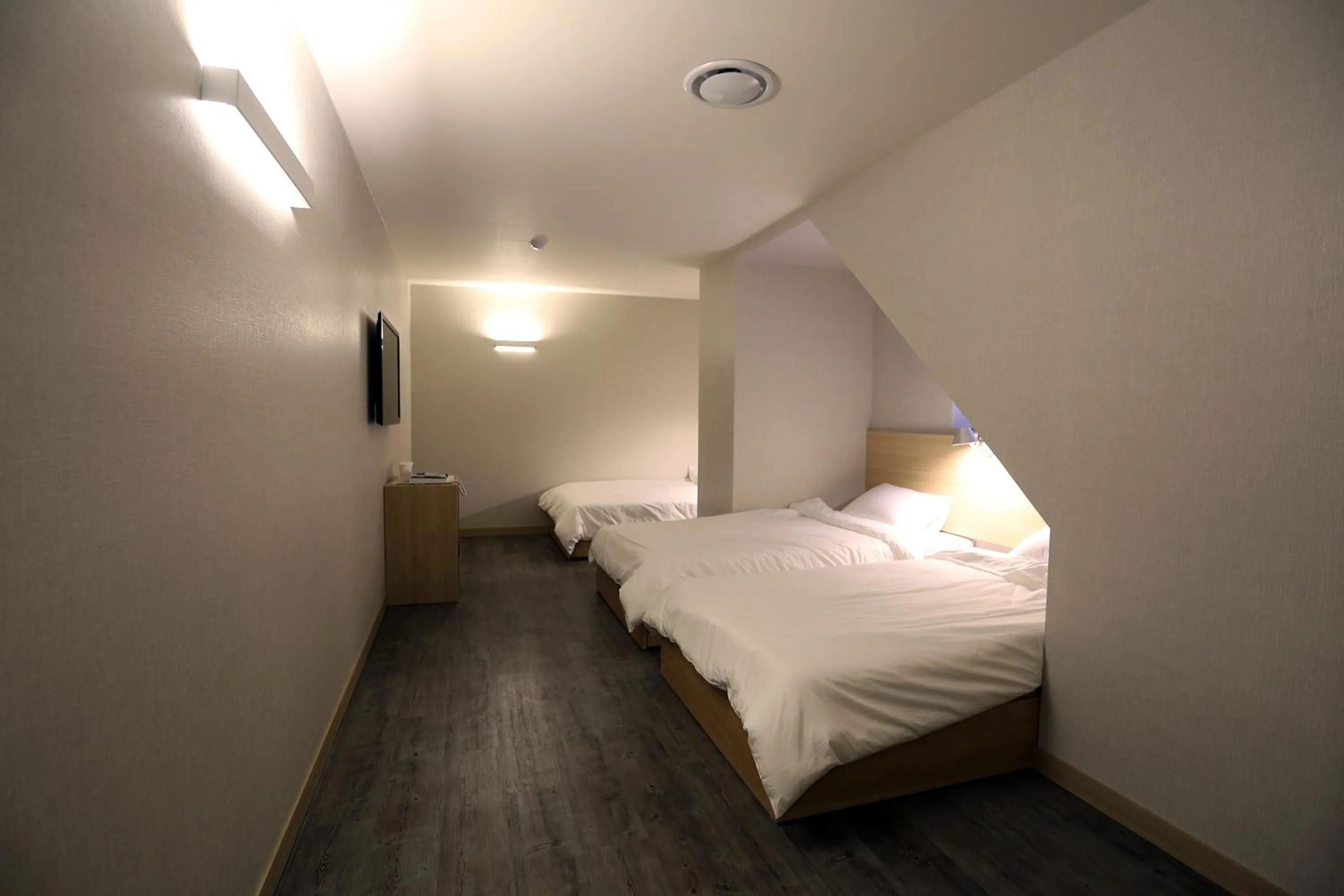 Bedroom, Bed in Hotel 8 Hours