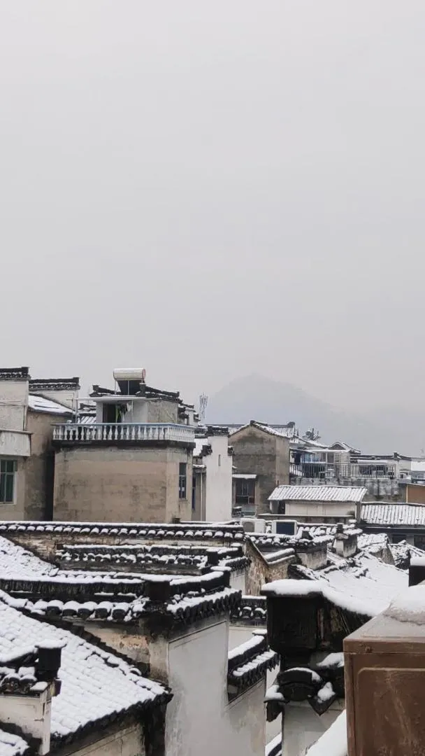 September Huizhou Inn