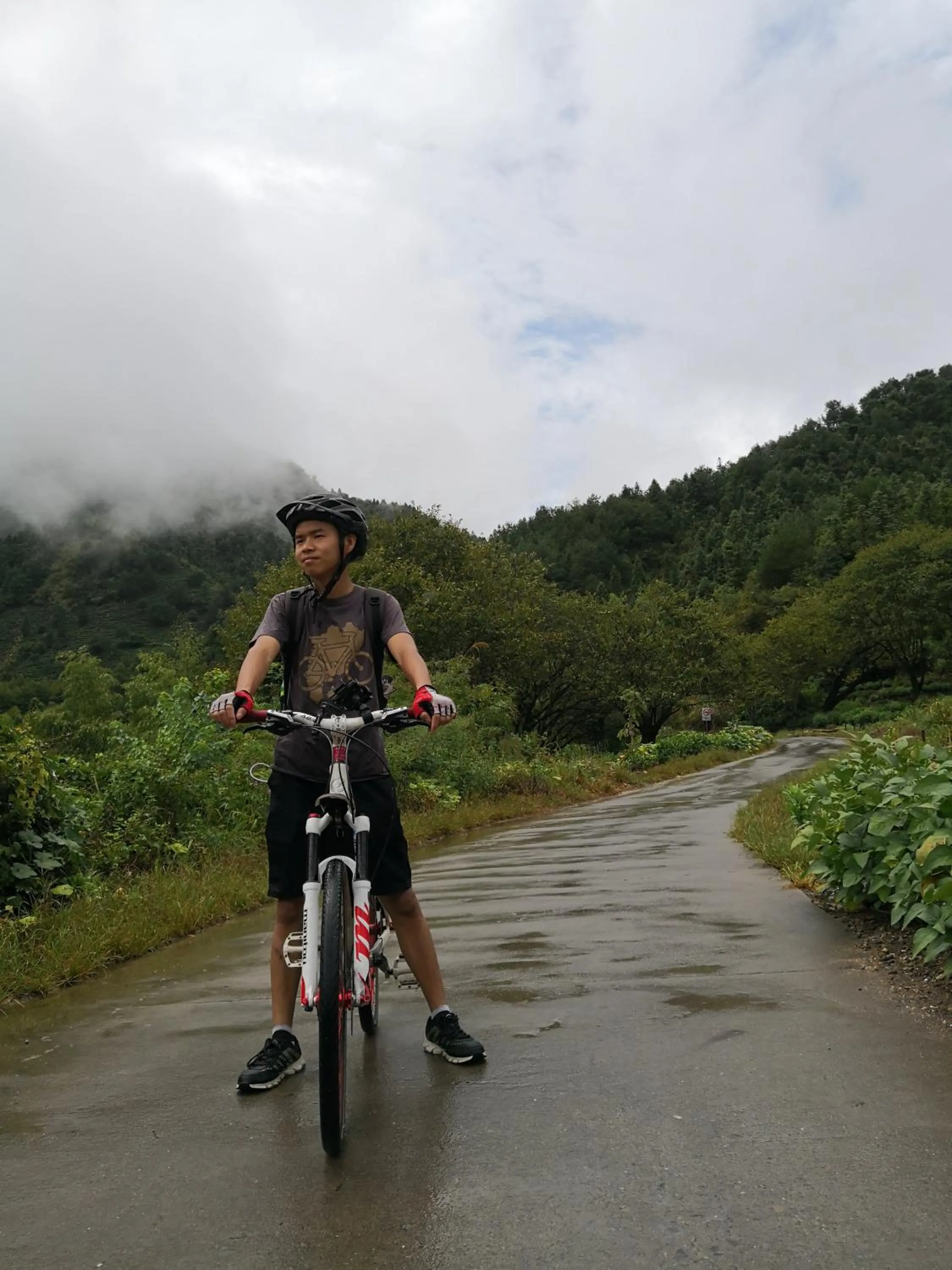 Staff in September Huizhou Inn