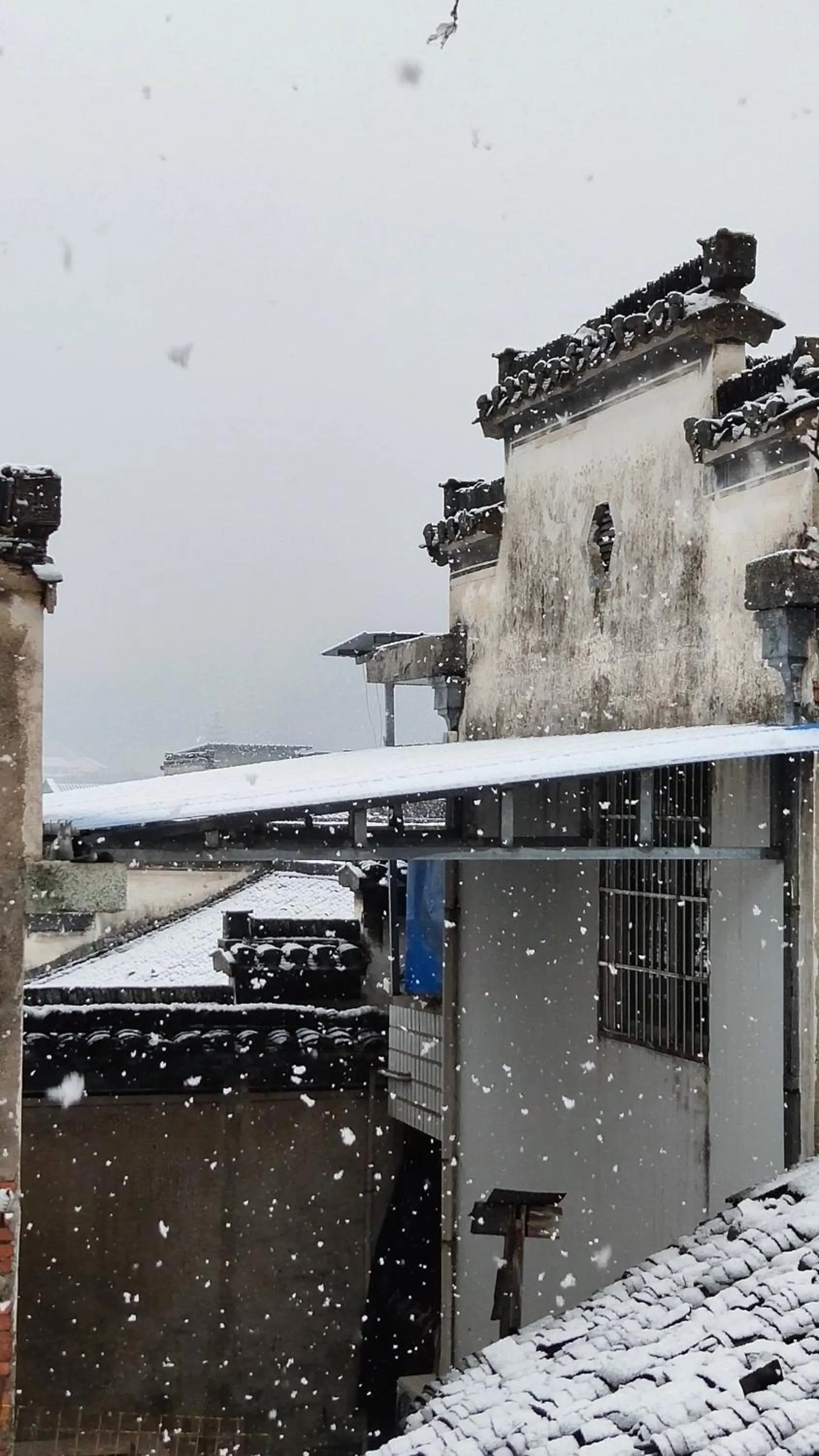 September Huizhou Inn