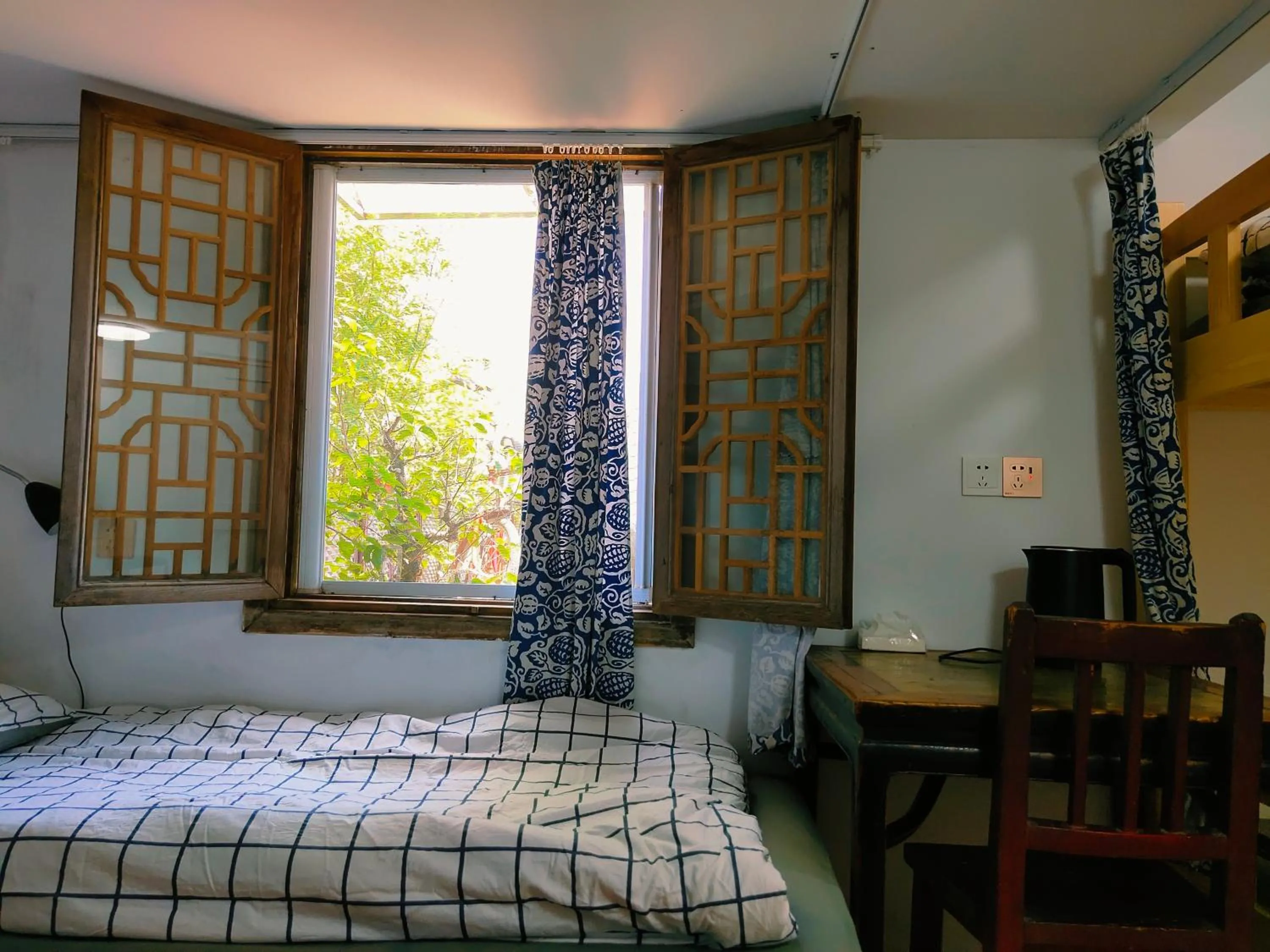 Bed in September Huizhou Inn