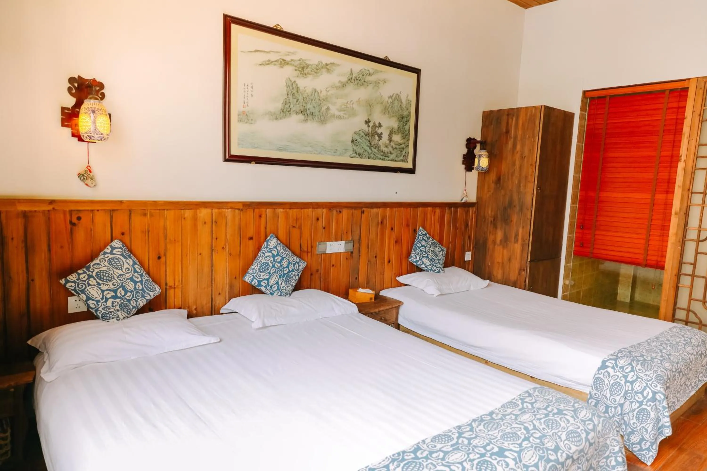 Bed in September Huizhou Inn