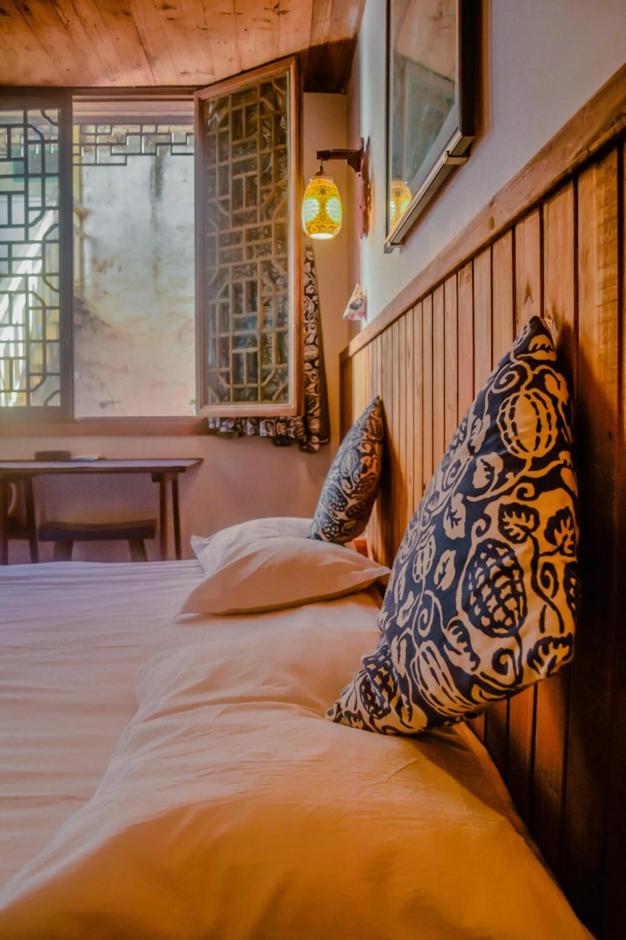 Bed in September Huizhou Inn