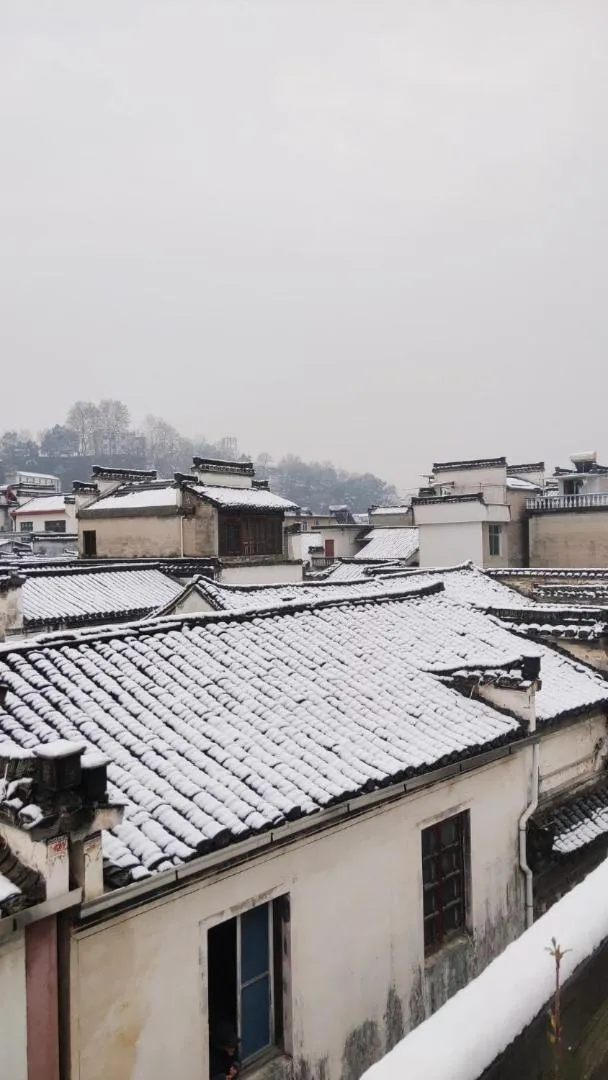 September Huizhou Inn